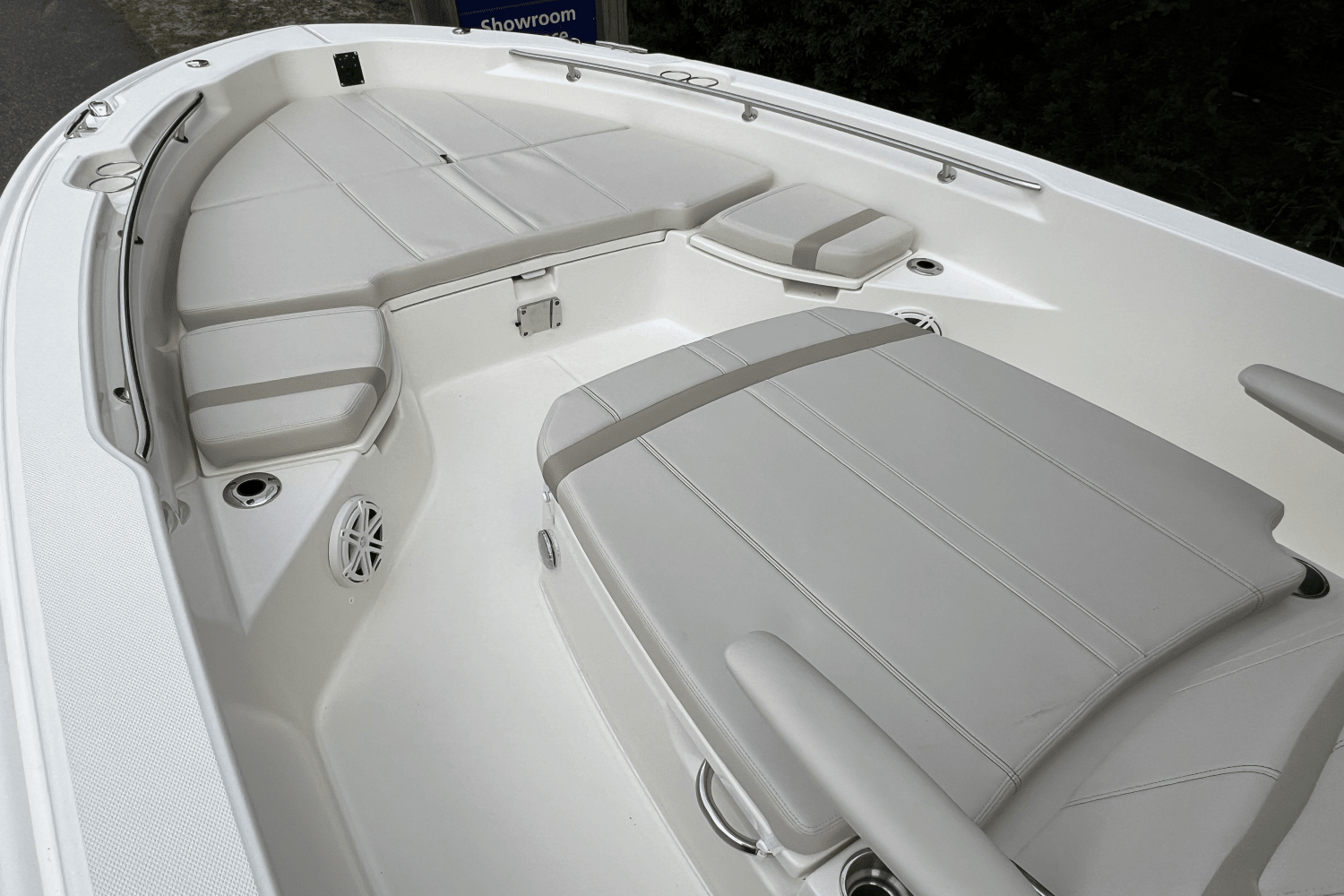 2025 Boston Whaler 250 Dauntless Image Thumbnail #10