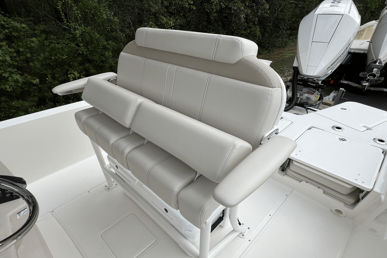2025 Boston Whaler 250 Dauntless Image Thumbnail #8