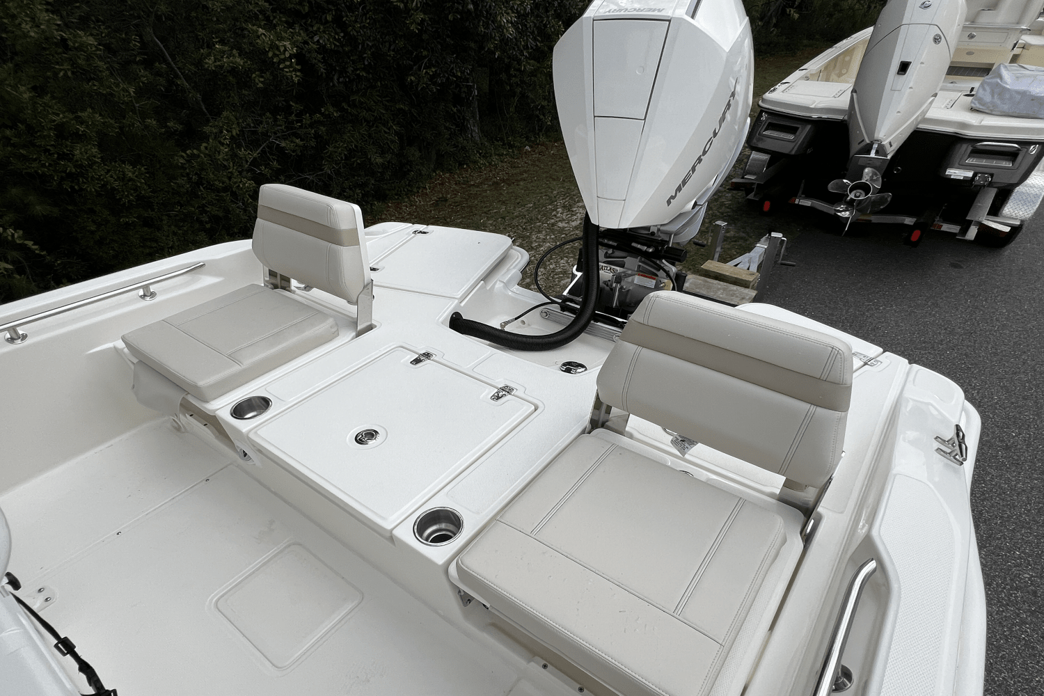 2025 Boston Whaler 250 Dauntless Image Thumbnail #3
