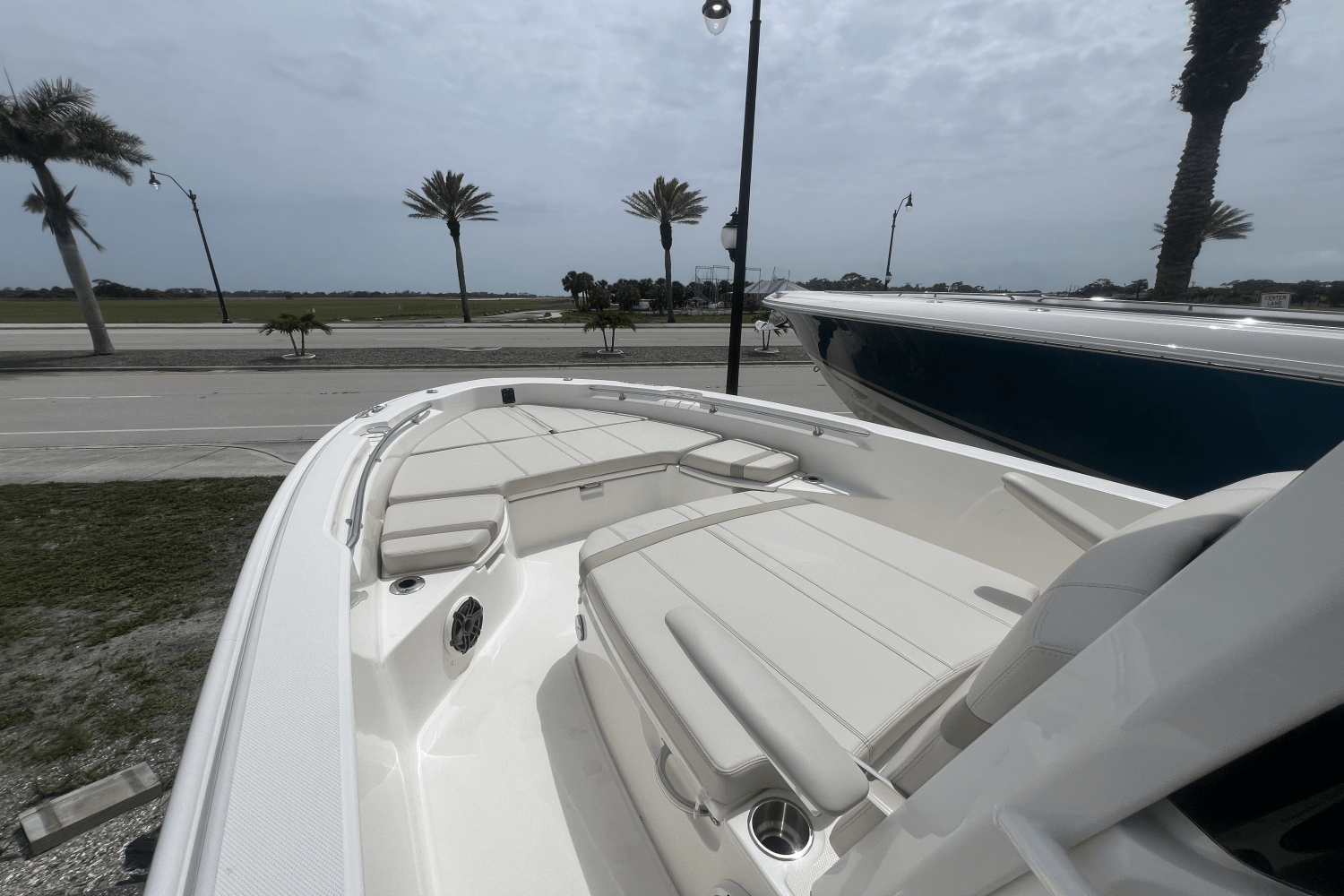 2025 Boston Whaler 250 Dauntless Image Thumbnail #15