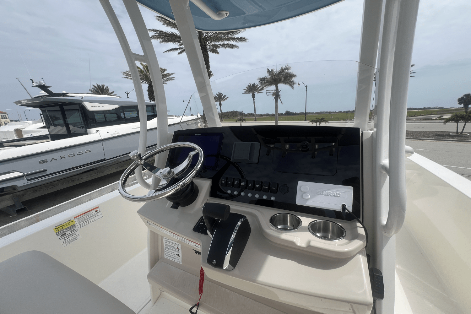 2025 Boston Whaler 250 Dauntless Image Thumbnail #11
