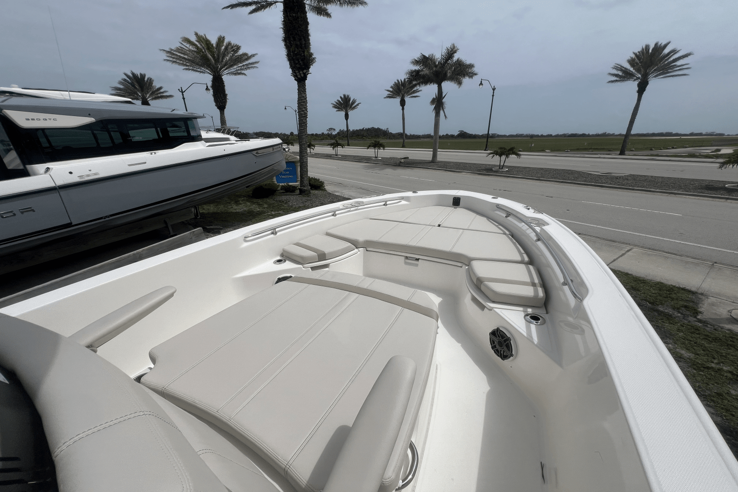 2025 Boston Whaler 250 Dauntless Image Thumbnail #17
