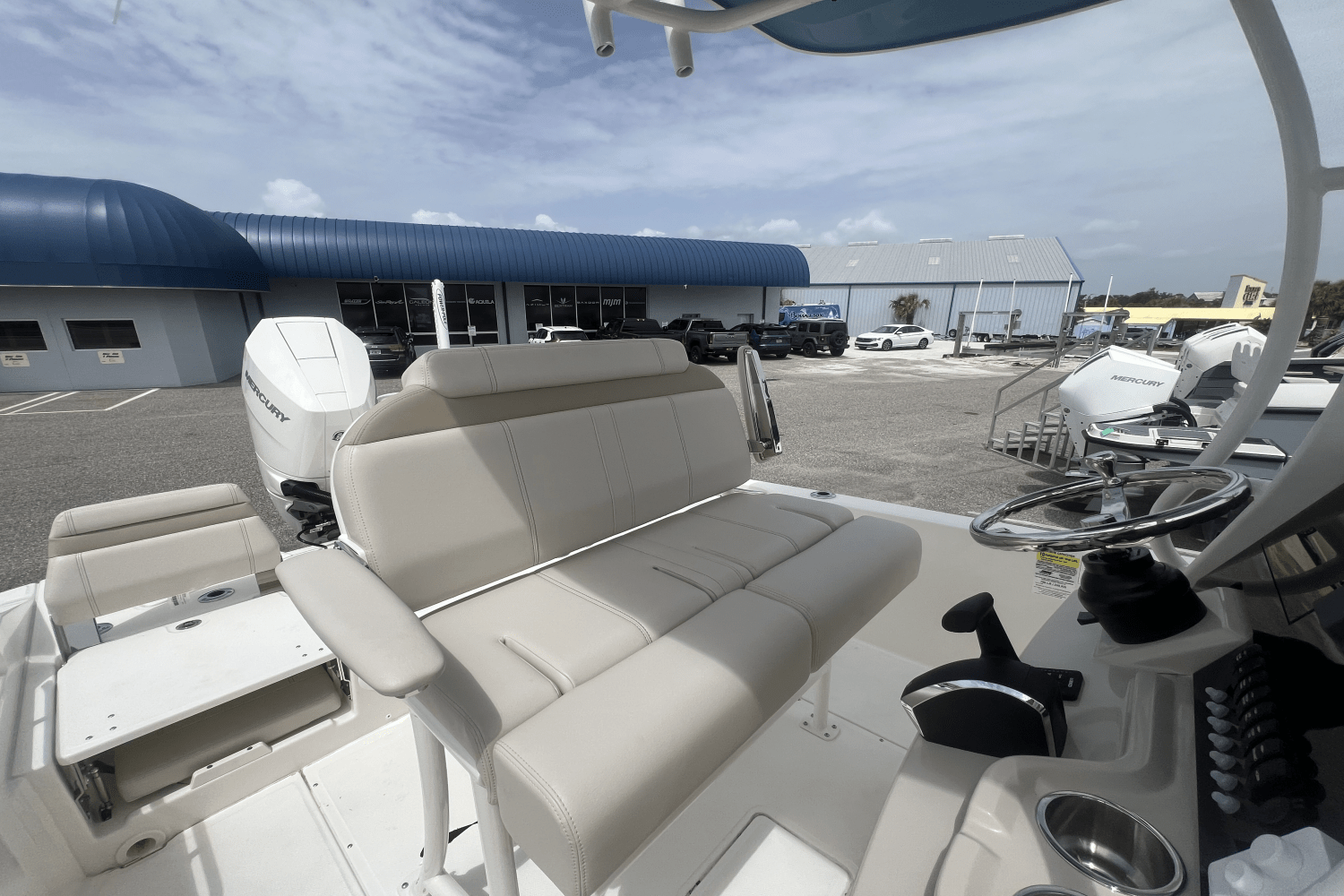 2025 Boston Whaler 250 Dauntless Image Thumbnail #12