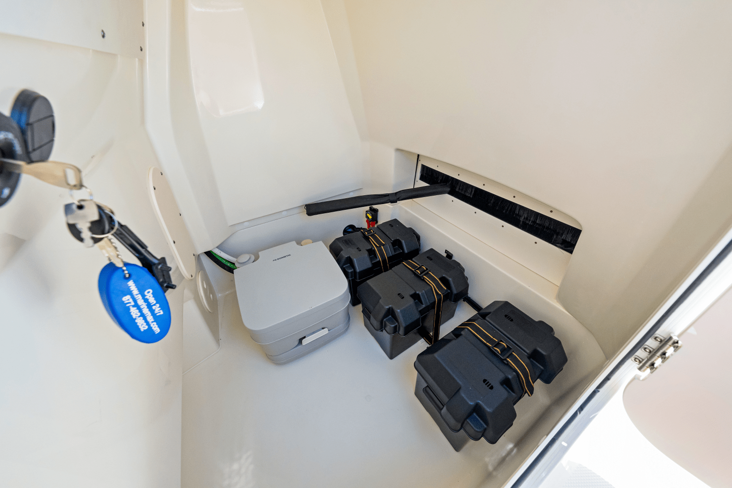 2025 Boston Whaler 250 Dauntless Image Thumbnail #39