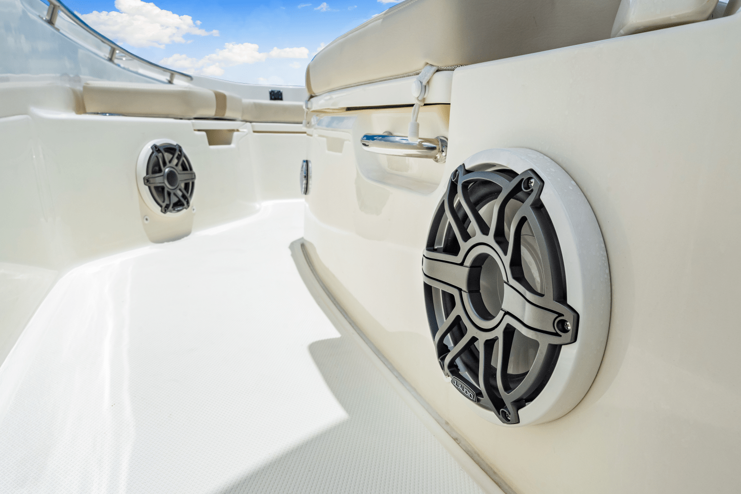 2025 Boston Whaler 250 Dauntless Image Thumbnail #26