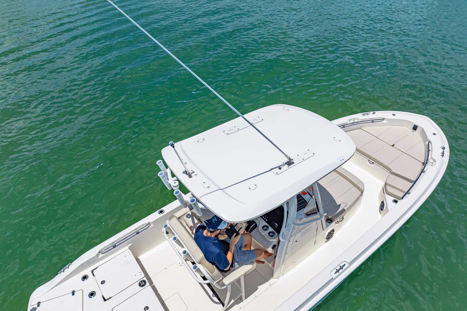 2025 Boston Whaler 250 Dauntless Image Thumbnail #12