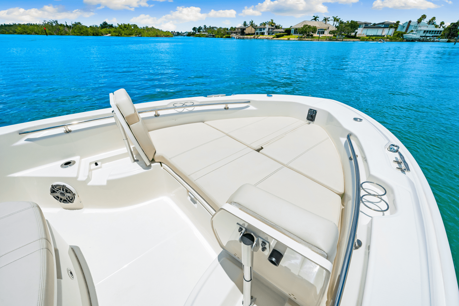 2025 Boston Whaler 250 Dauntless Image Thumbnail #24