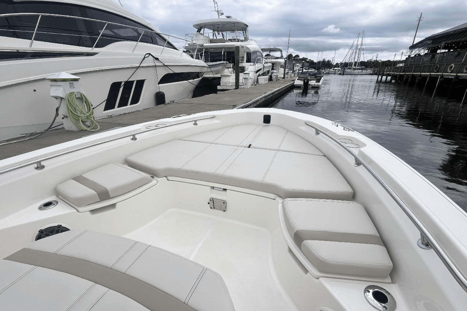 2025 Boston Whaler 250 Dauntless Image Thumbnail #12