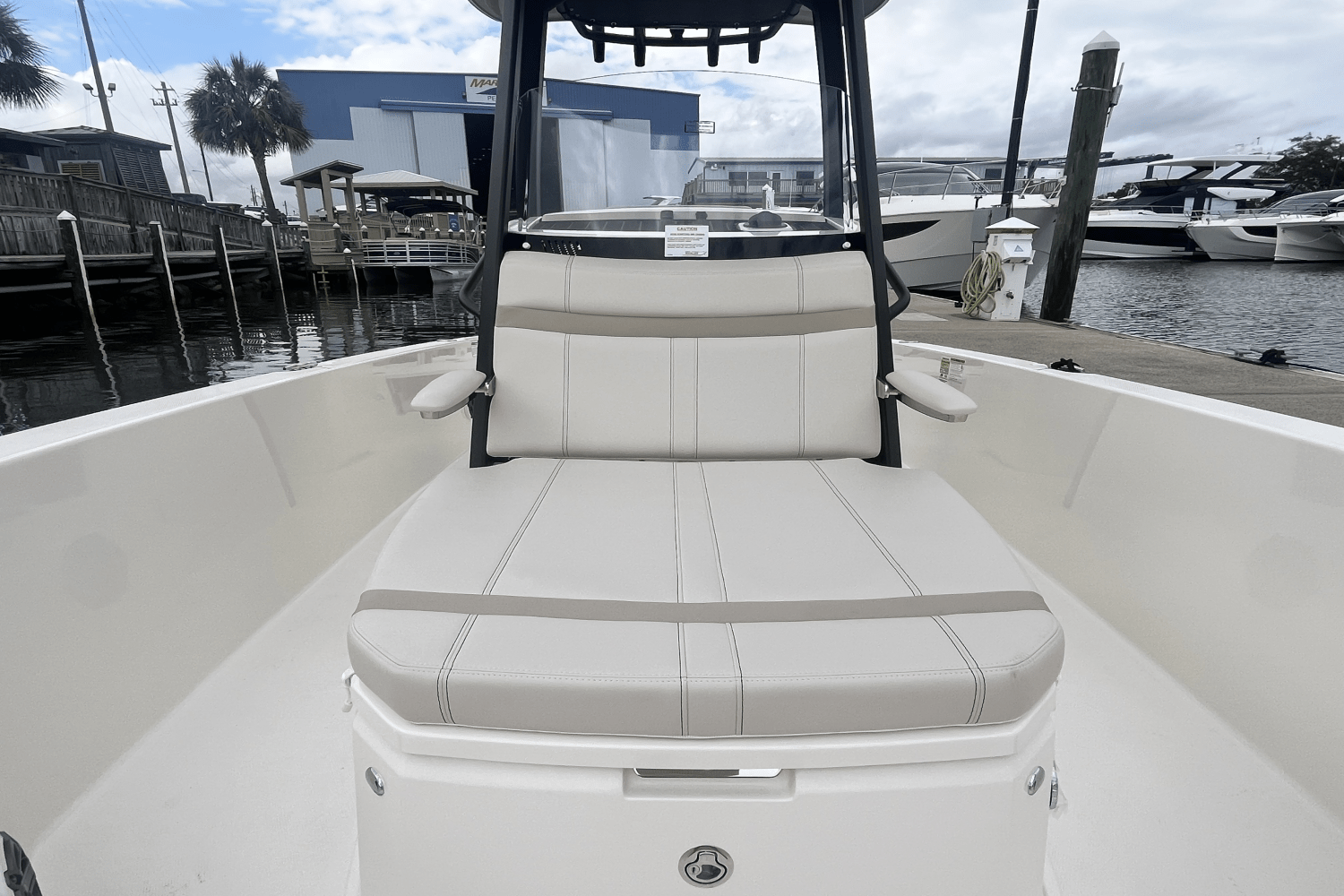 2025 Boston Whaler 250 Dauntless Image Thumbnail #11