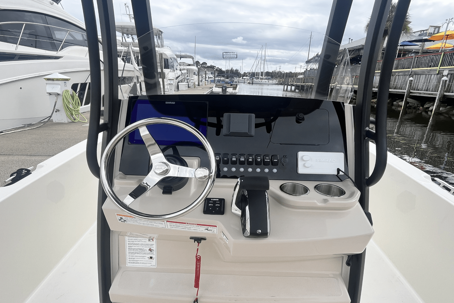 2025 Boston Whaler 250 Dauntless Image Thumbnail #10