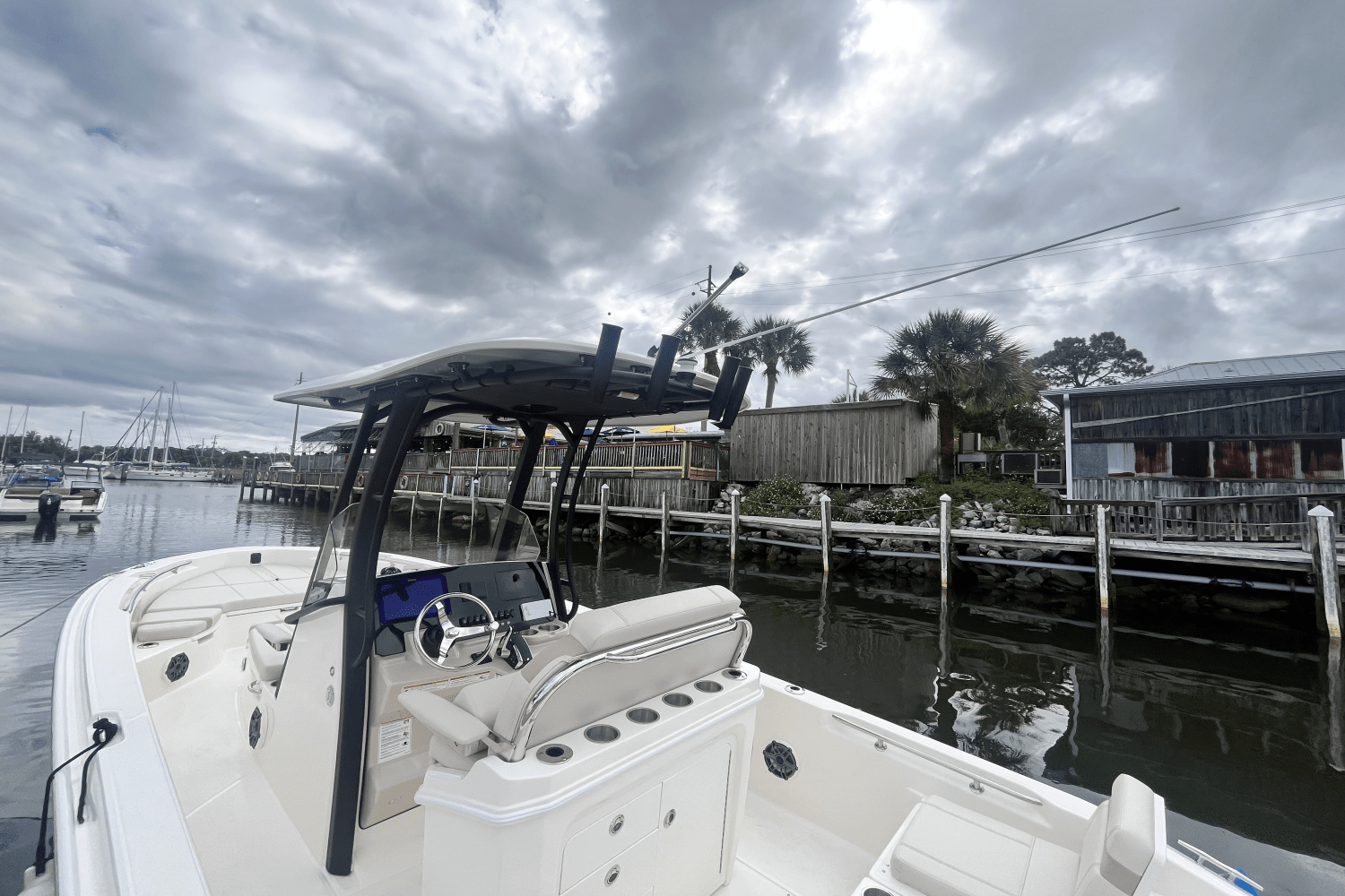 2025 Boston Whaler 250 Dauntless Image Thumbnail #6