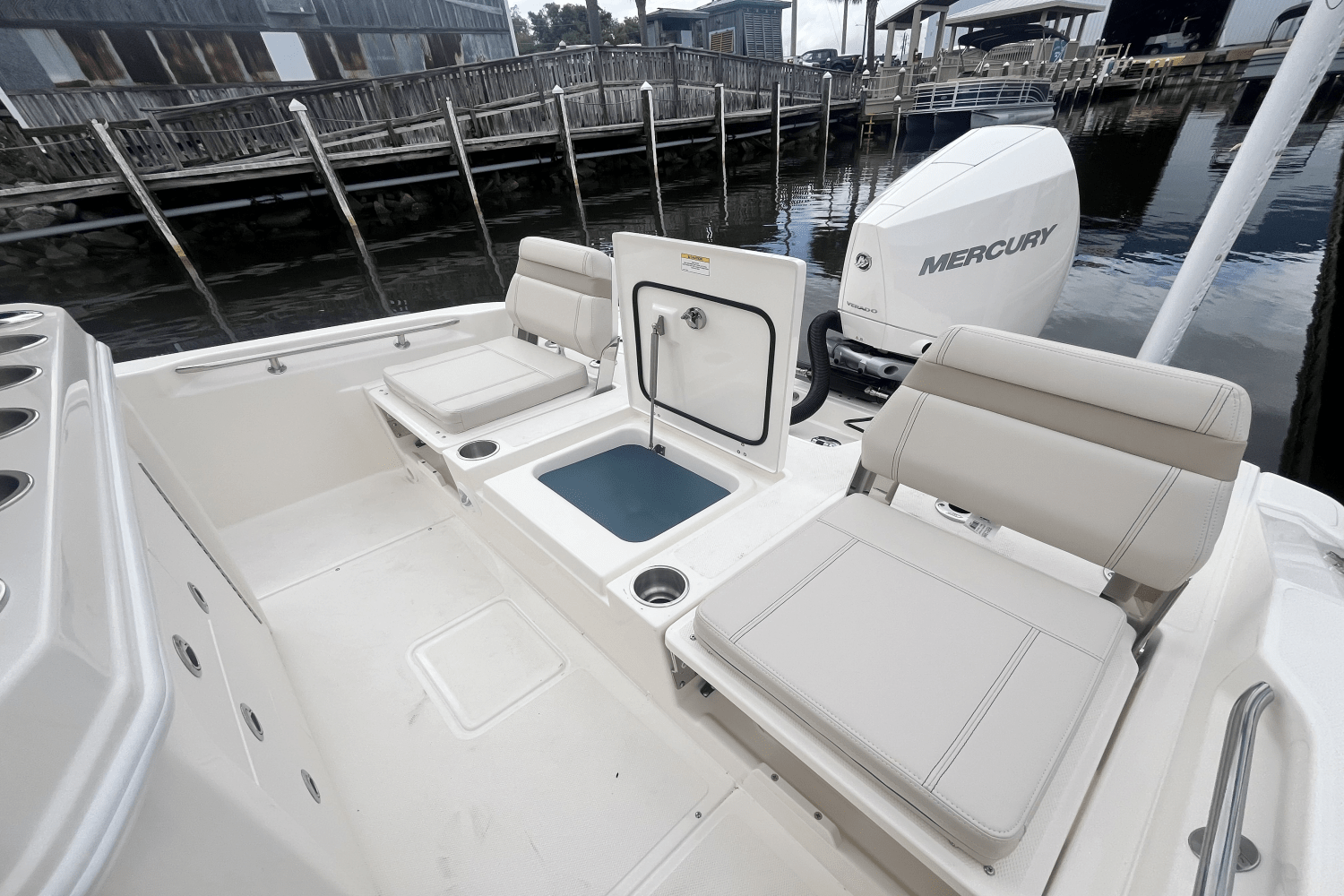 2025 Boston Whaler 250 Dauntless Image Thumbnail #5