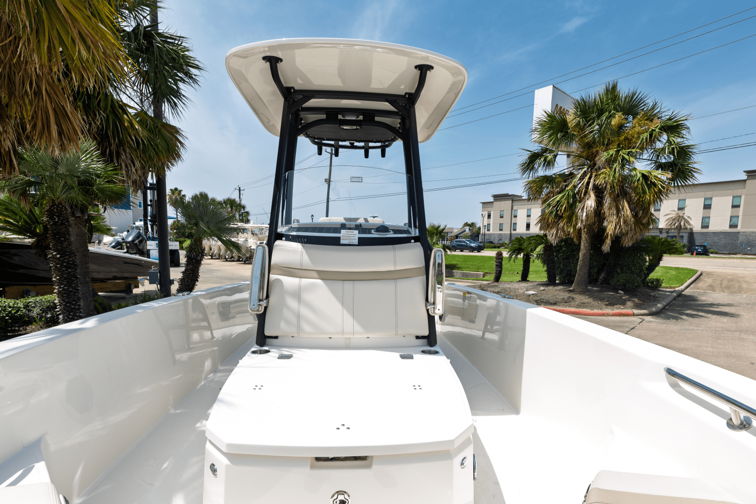 2025 Boston Whaler 250 Dauntless Image Thumbnail #14