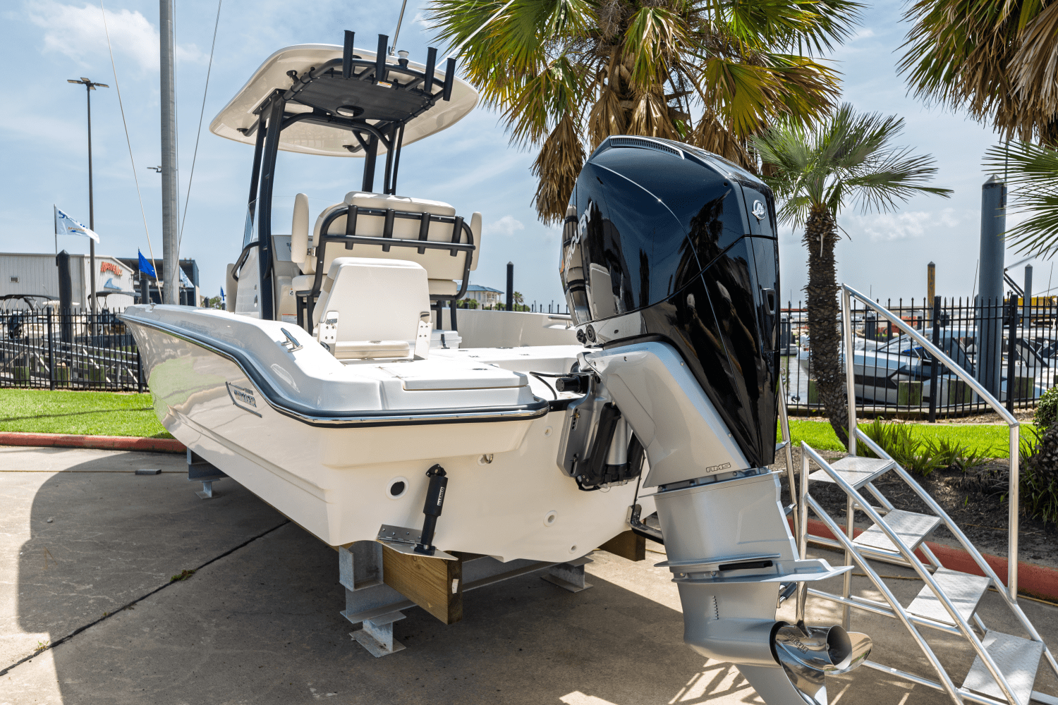 2025 Boston Whaler 250 Dauntless Image Thumbnail #16