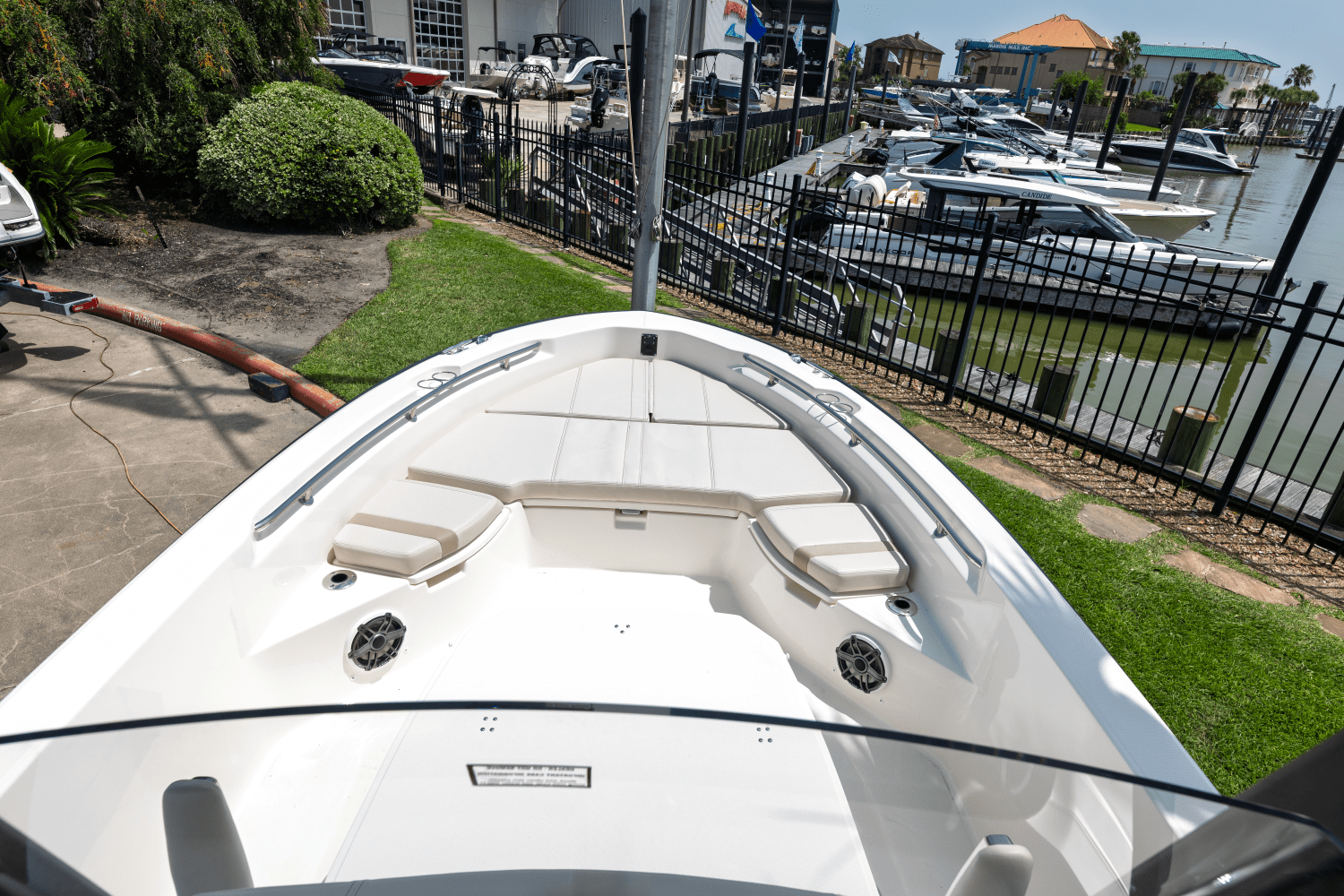 2025 Boston Whaler 250 Dauntless Image Thumbnail #5