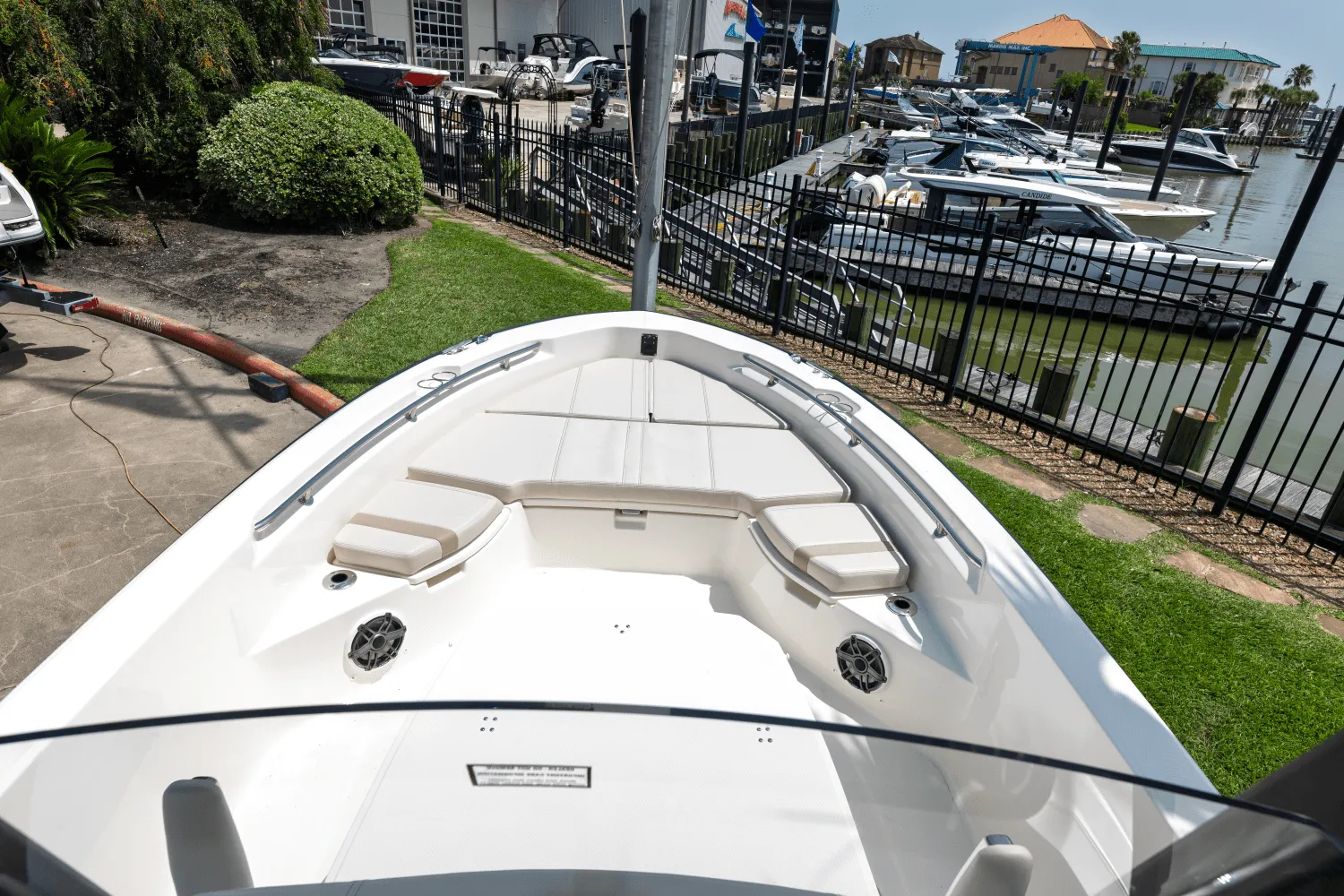 2025 Boston Whaler 250 Dauntless Image Thumbnail #7