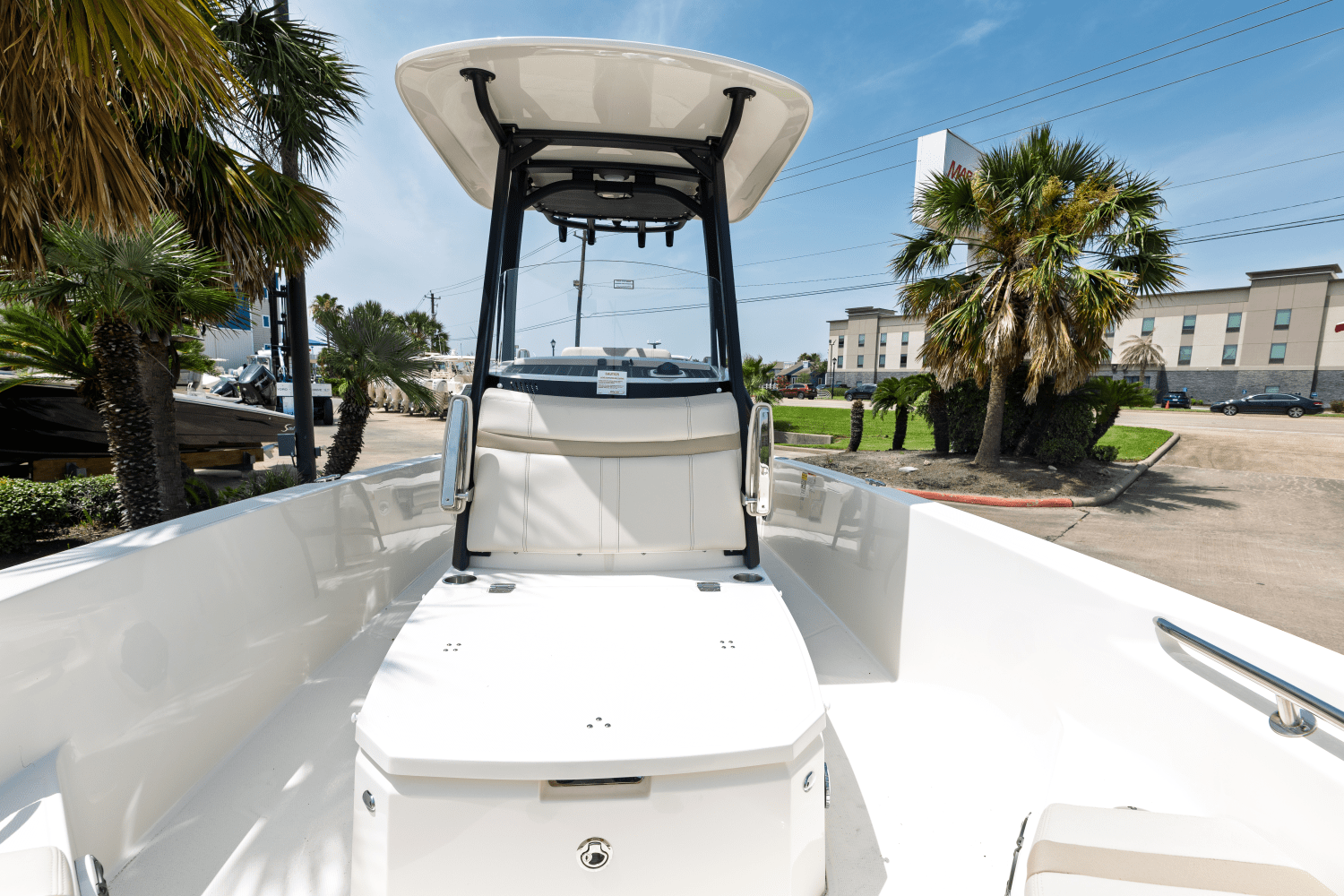 2025 Boston Whaler 250 Dauntless Image Thumbnail #13