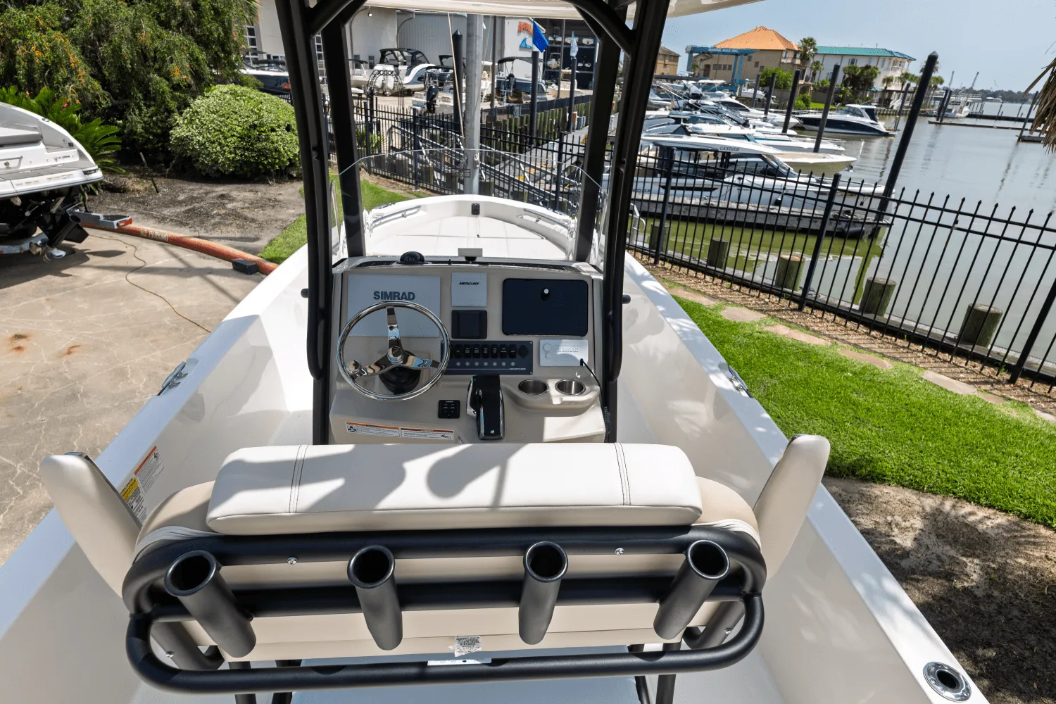 2025 Boston Whaler 250 Dauntless Image Thumbnail #8