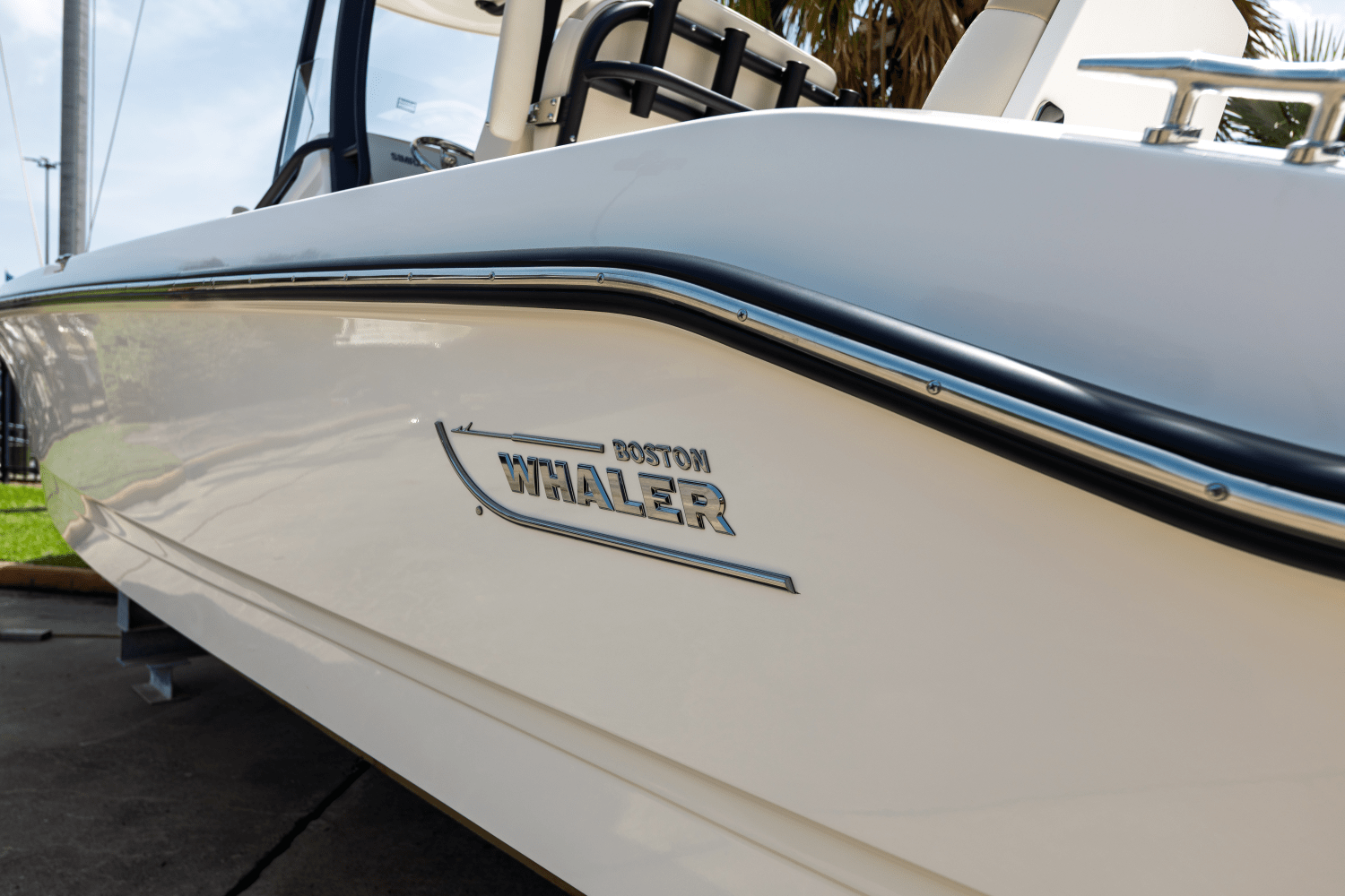 2025 Boston Whaler 250 Dauntless Image Thumbnail #17