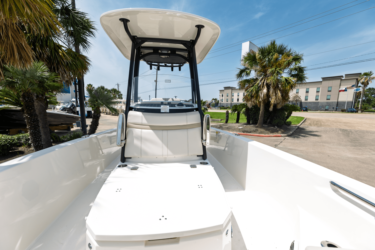2025 Boston Whaler 250 Dauntless Image Thumbnail #15