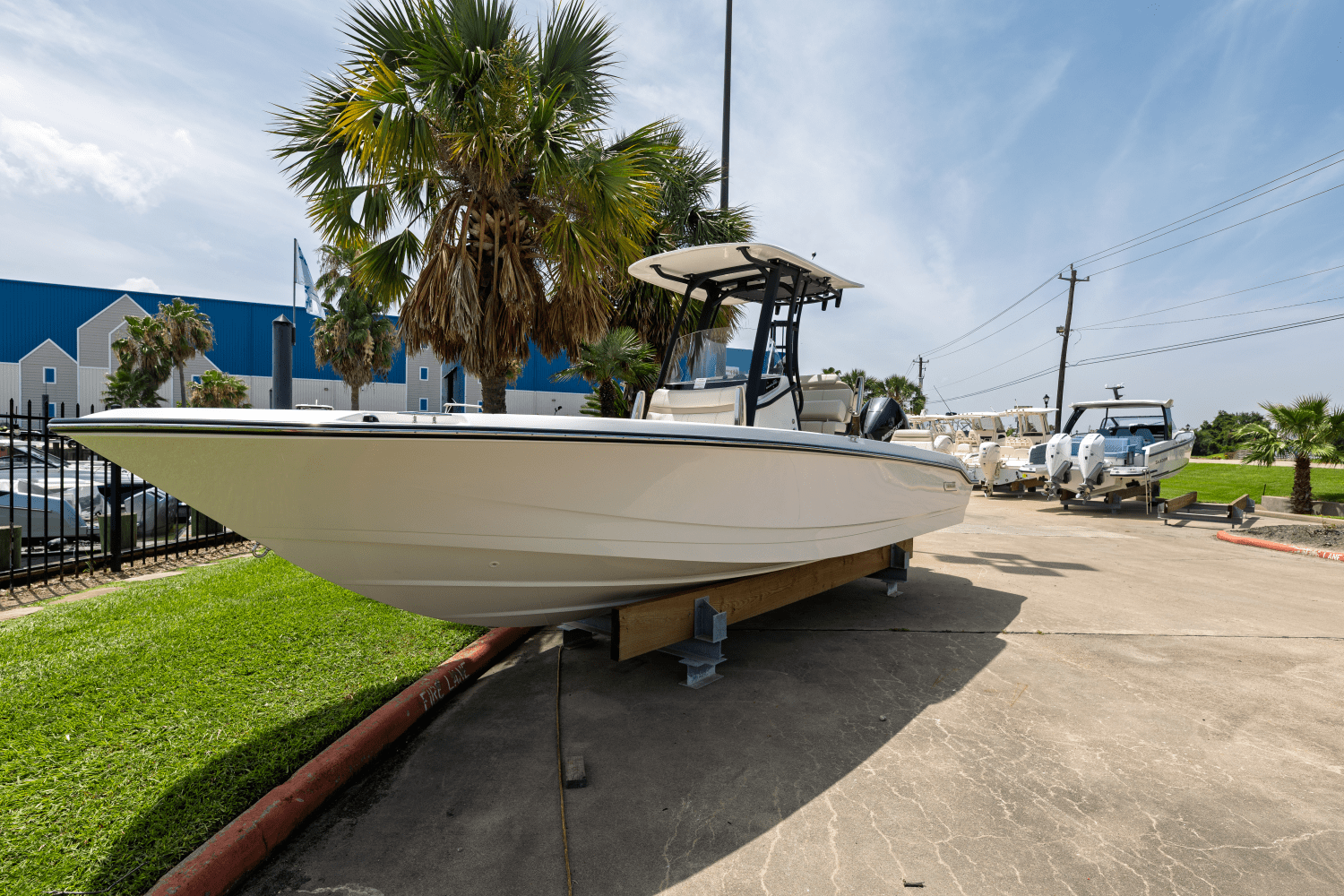 2025 Boston Whaler 250 Dauntless Image Thumbnail #1