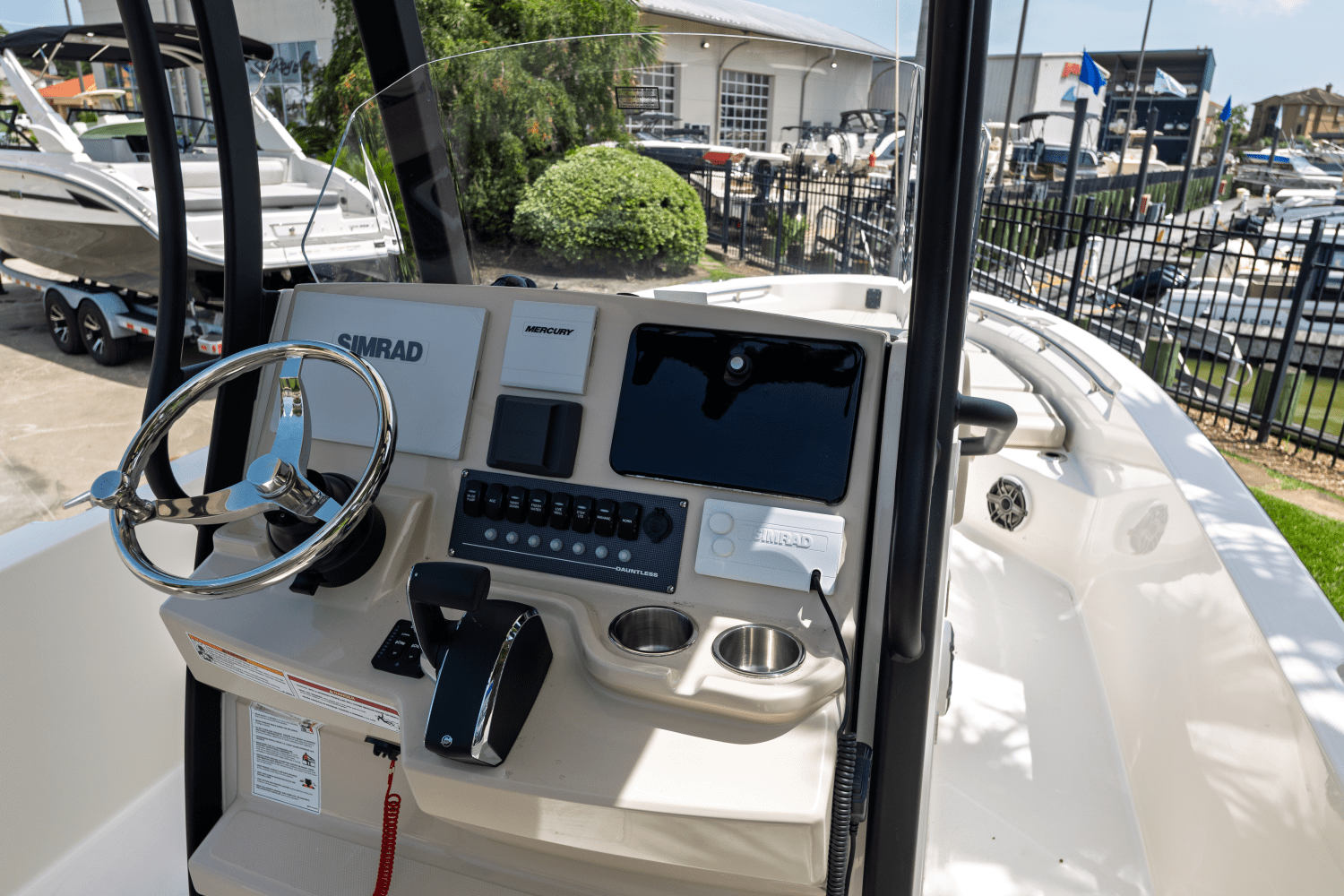 2025 Boston Whaler 250 Dauntless Image Thumbnail #3