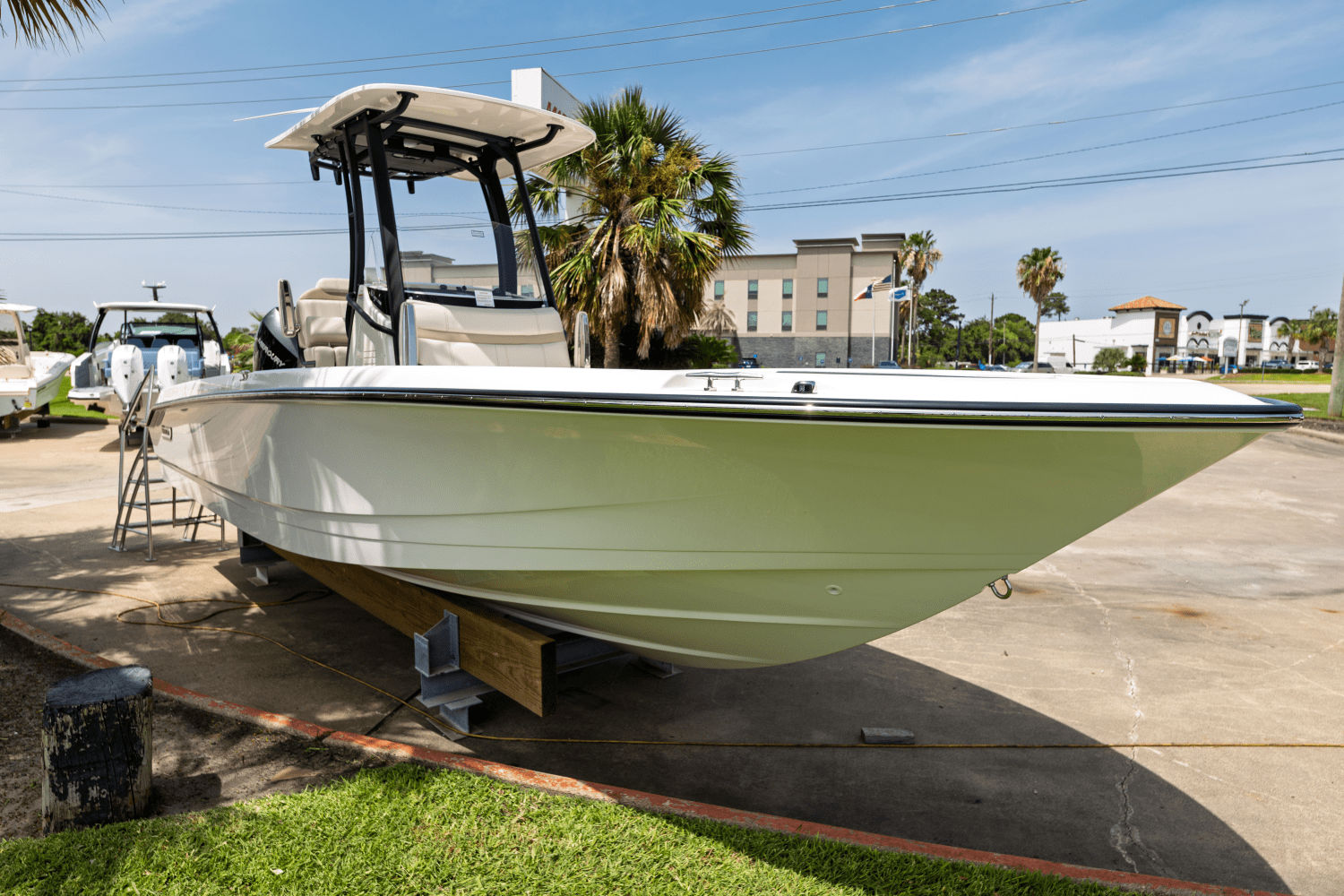 2025 Boston Whaler 250 Dauntless Image Thumbnail #2
