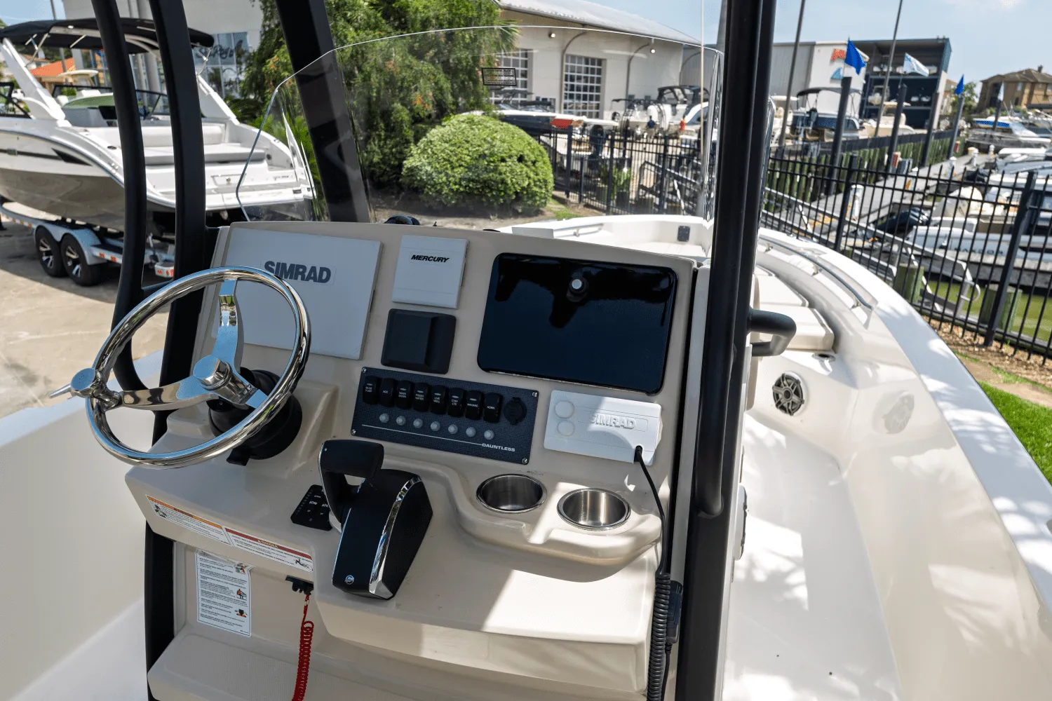 2025 Boston Whaler 250 Dauntless Image Thumbnail #3