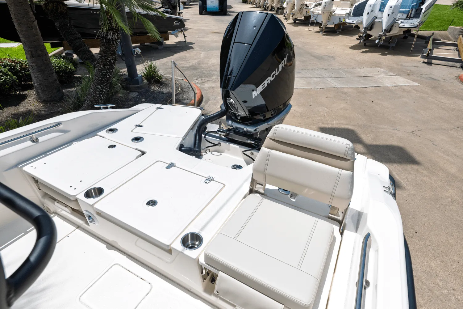 2025 Boston Whaler 250 Dauntless Image Thumbnail #11
