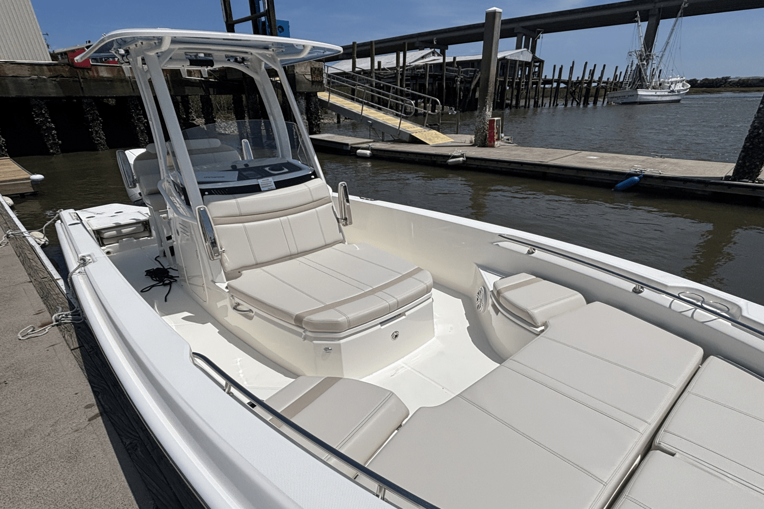 2025 Boston Whaler 250 Dauntless Image Thumbnail #9