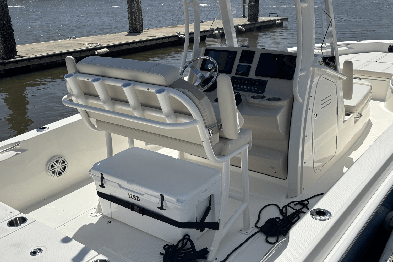 2025 Boston Whaler 250 Dauntless Image Thumbnail #5