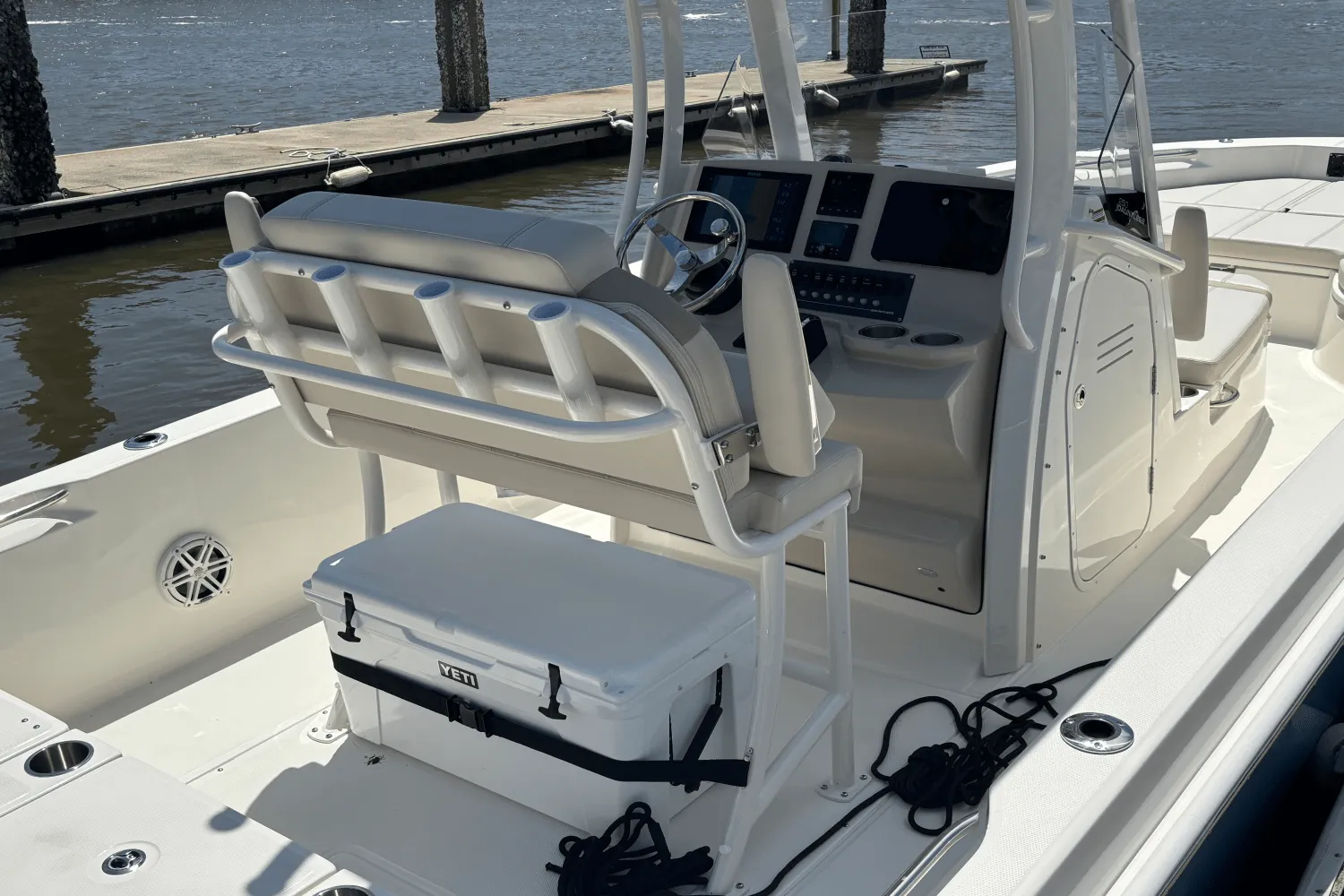 2025 Boston Whaler 250 Dauntless Image Thumbnail #5