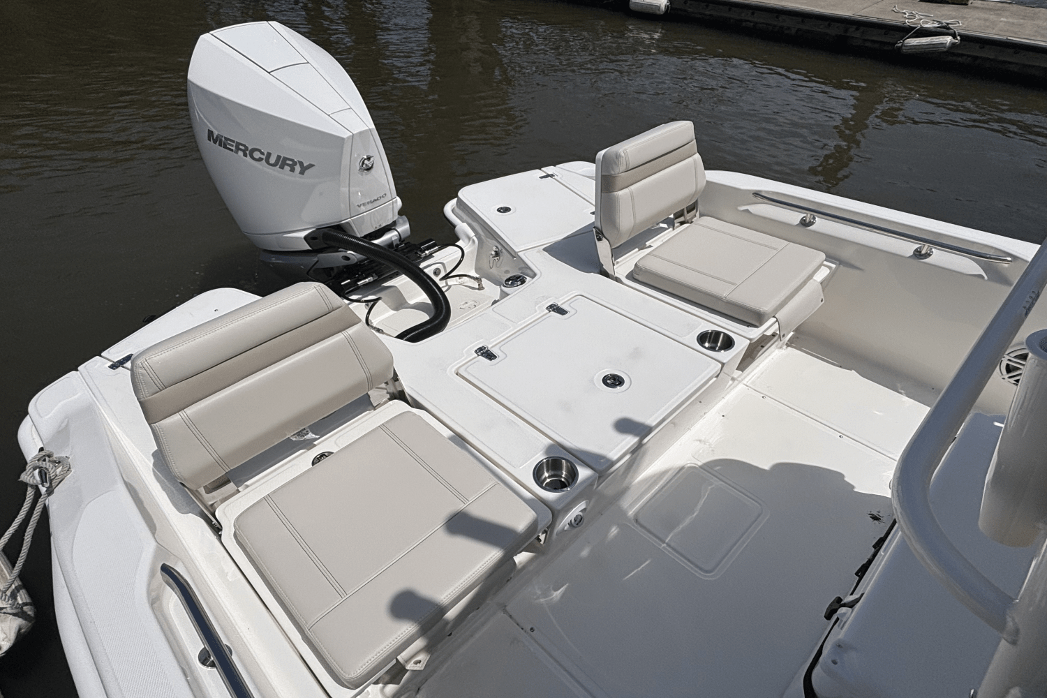 2025 Boston Whaler 250 Dauntless Image Thumbnail #16