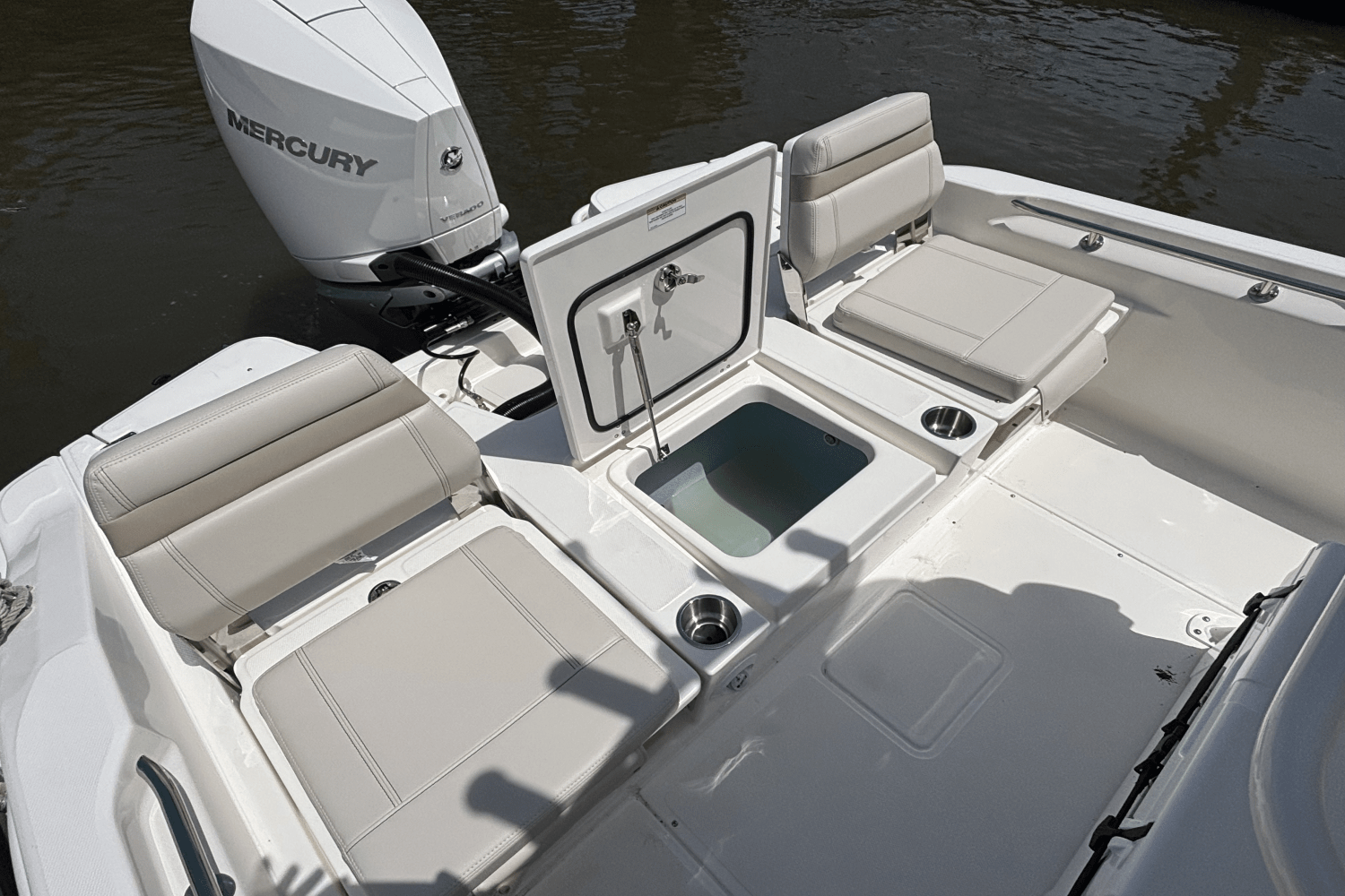 2025 Boston Whaler 250 Dauntless Image Thumbnail #17