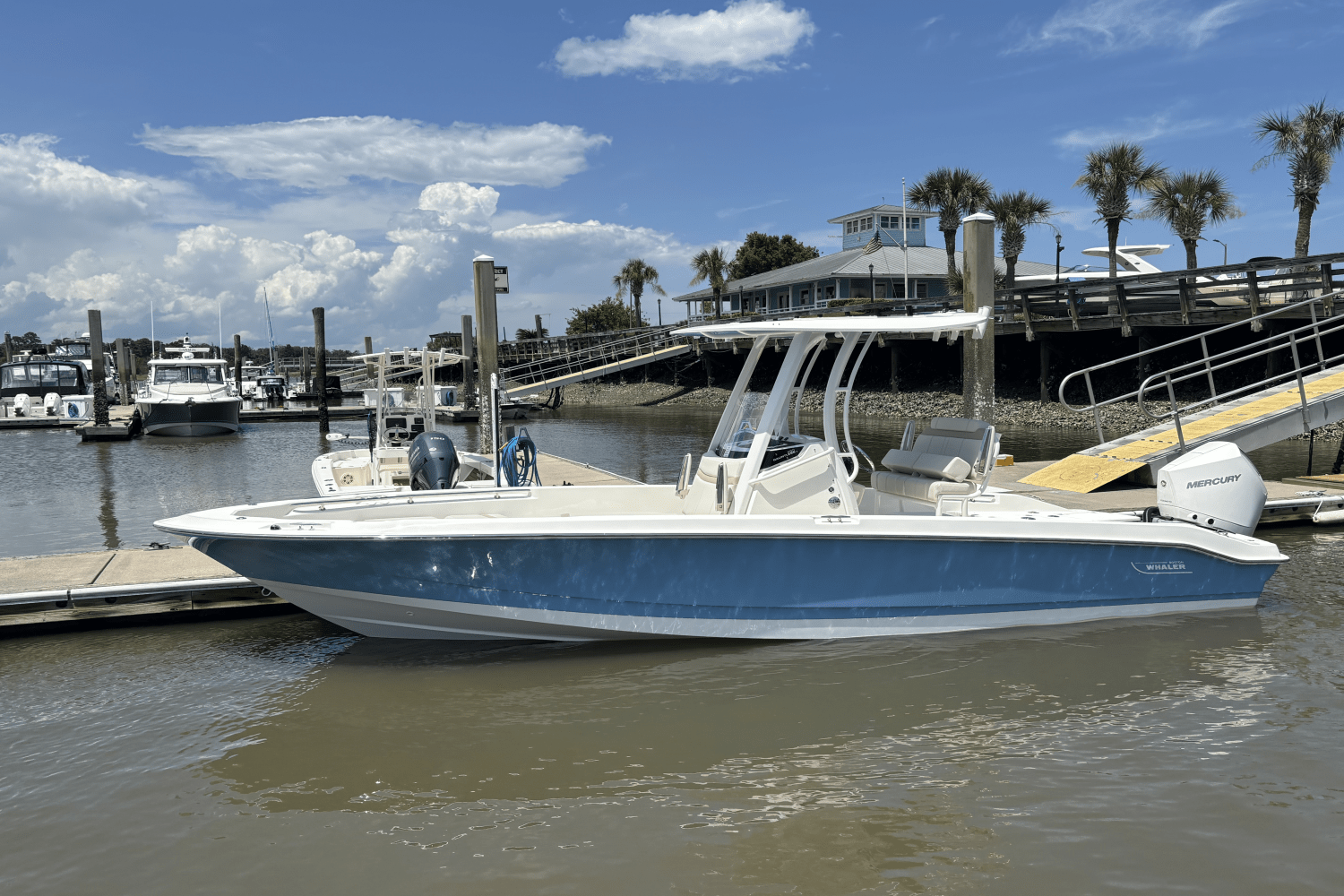2025 Boston Whaler 250 Dauntless Image Thumbnail #1