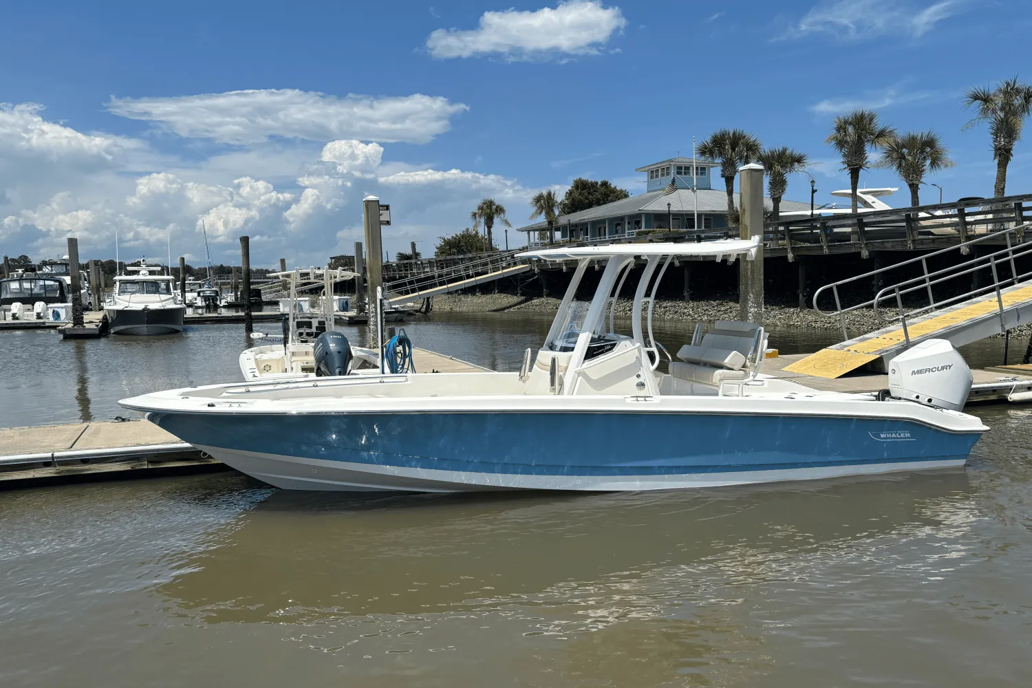 2025 Boston Whaler 250 Dauntless Image Thumbnail #1