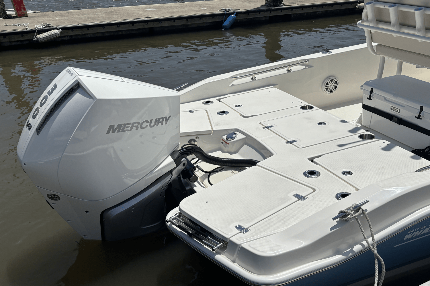 2025 Boston Whaler 250 Dauntless Image Thumbnail #4