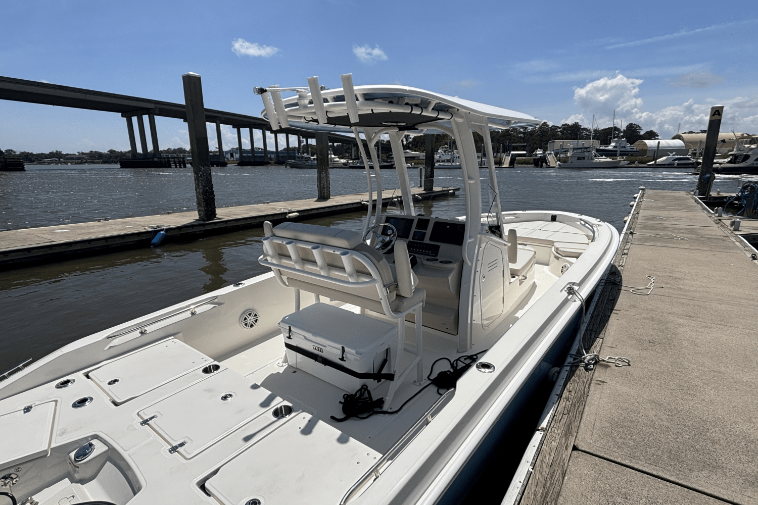 2025 Boston Whaler 250 Dauntless Image Thumbnail #6