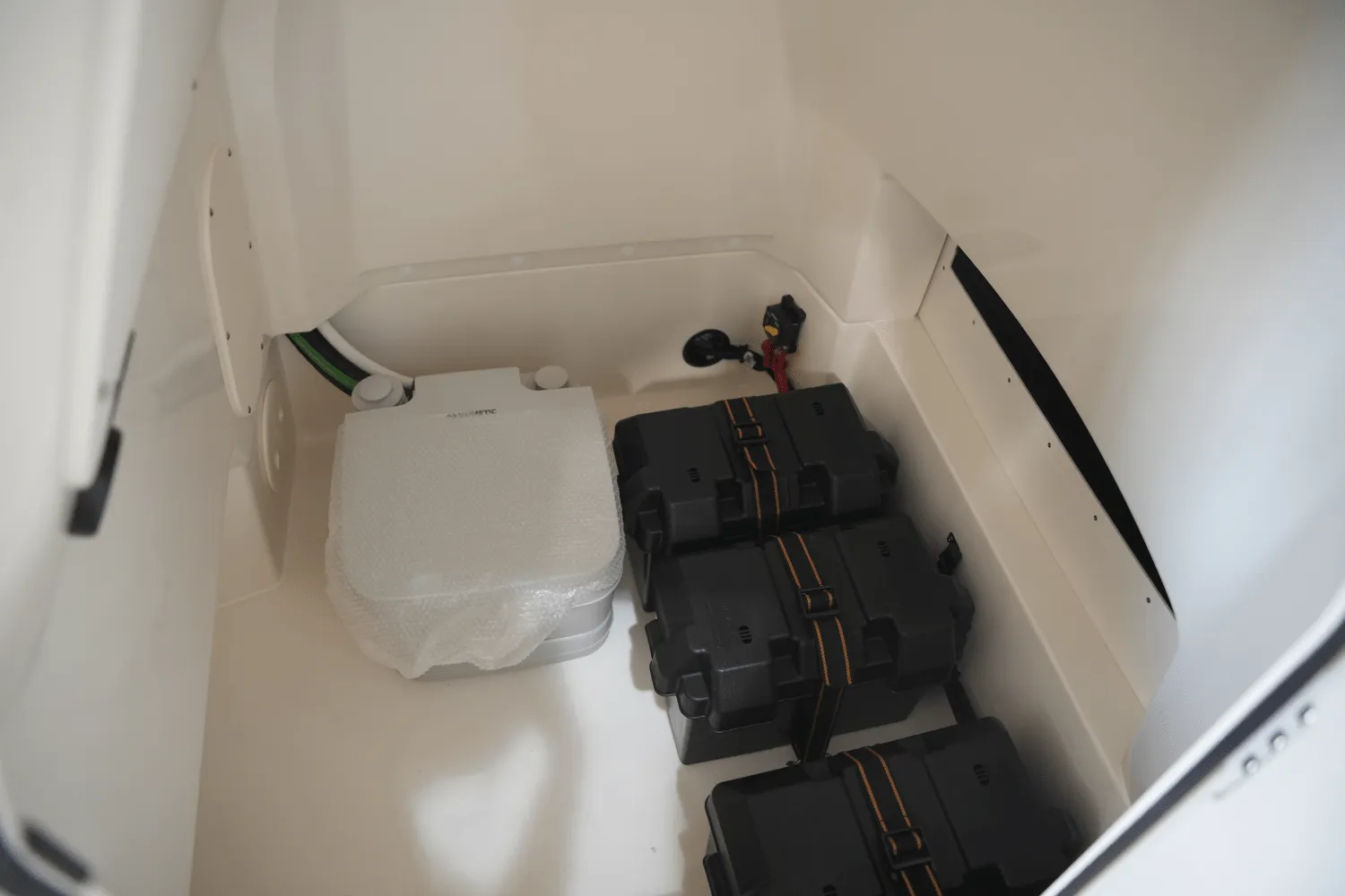 2025 Boston Whaler 250 Dauntless Image Thumbnail #18