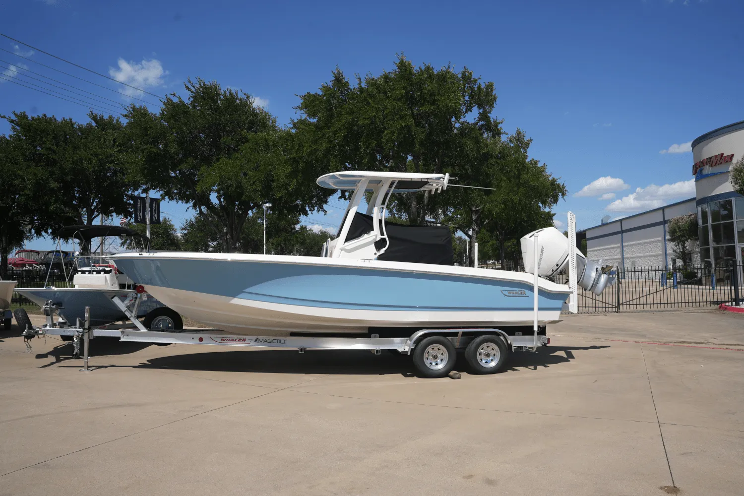 2025 Boston Whaler 250 Dauntless Image Thumbnail #0