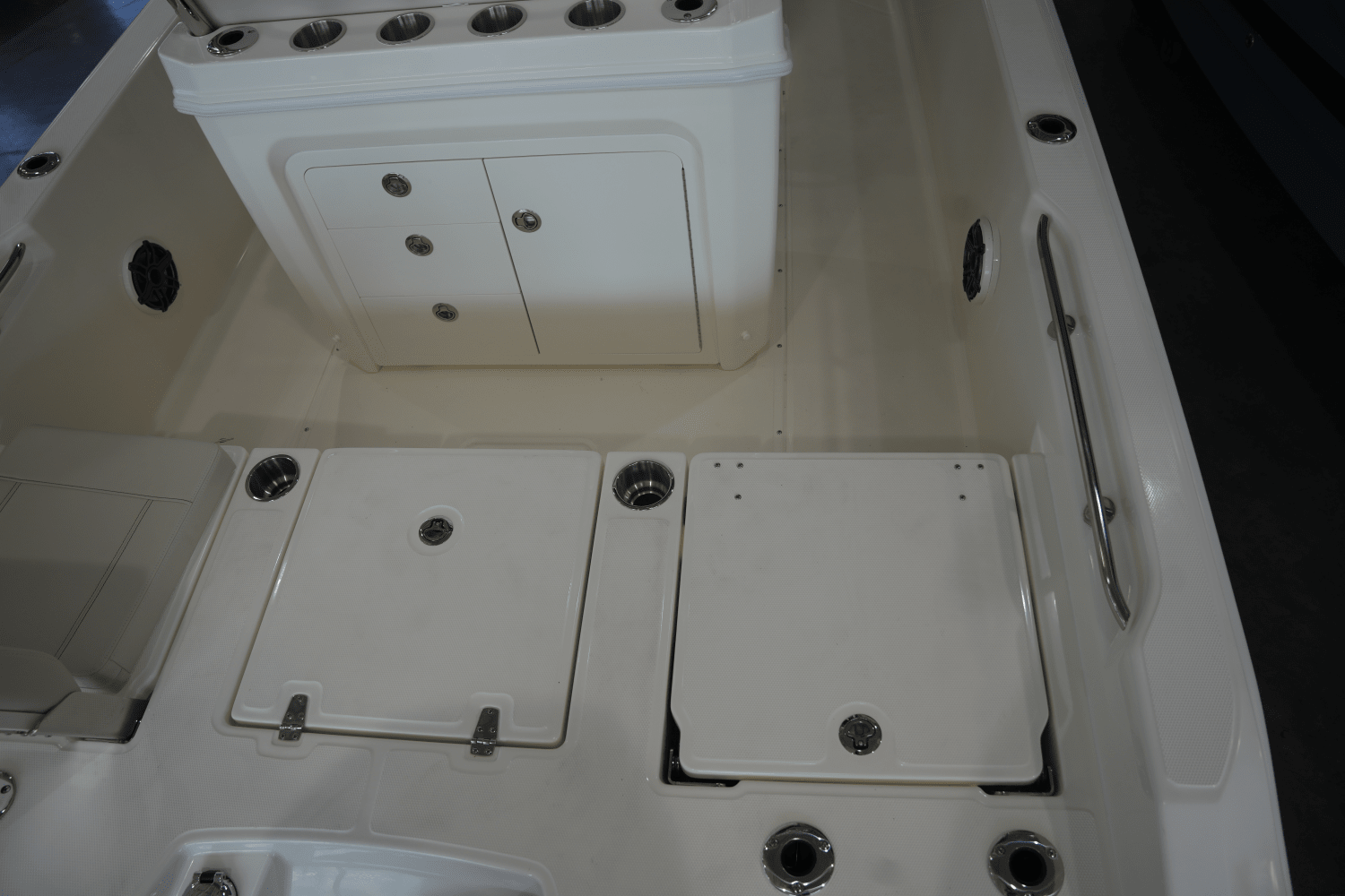 2025 Boston Whaler 250 Dauntless Image Thumbnail #5