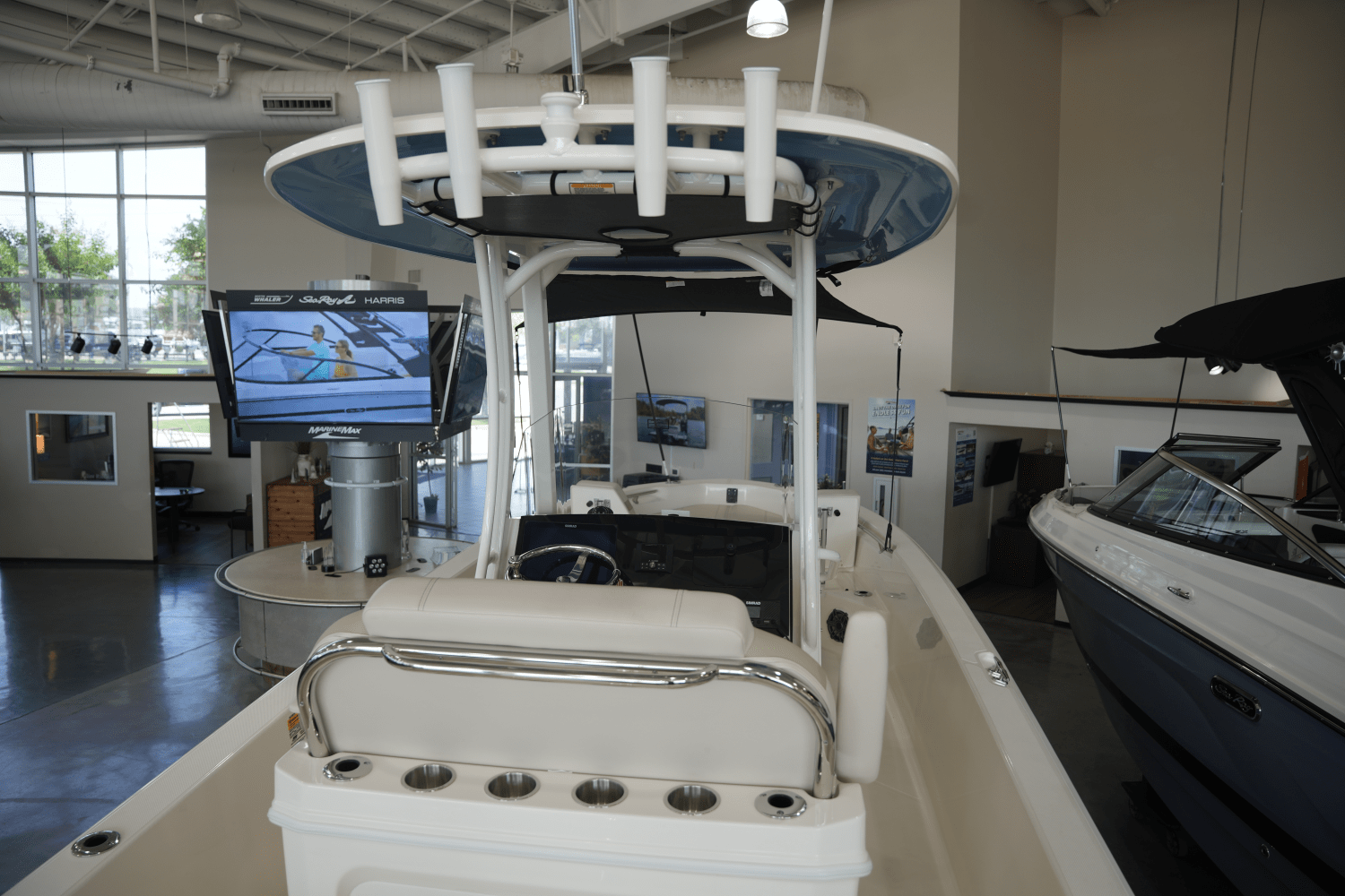2025 Boston Whaler 250 Dauntless Image Thumbnail #7