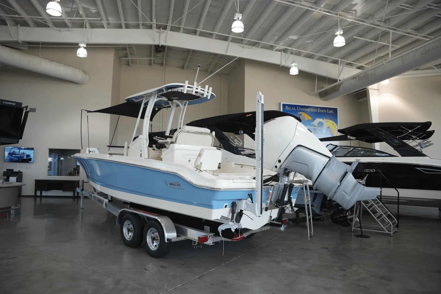 2025 Boston Whaler 250 Dauntless Image Thumbnail #5