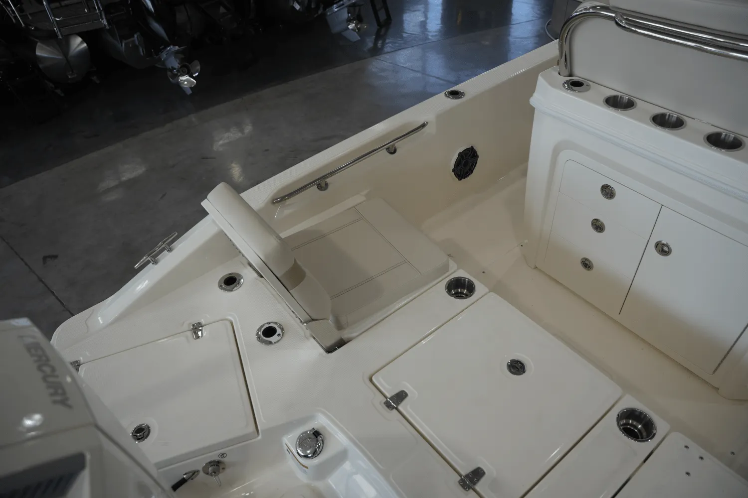 2025 Boston Whaler 250 Dauntless Image Thumbnail #8