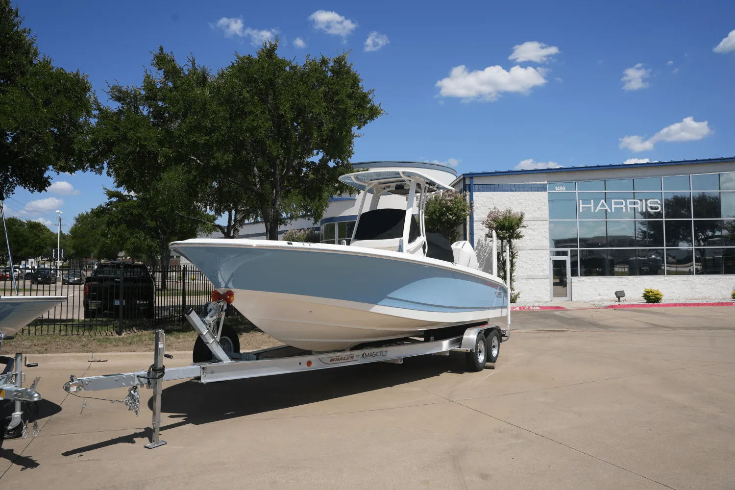 2025 Boston Whaler 250 Dauntless Image Thumbnail #1