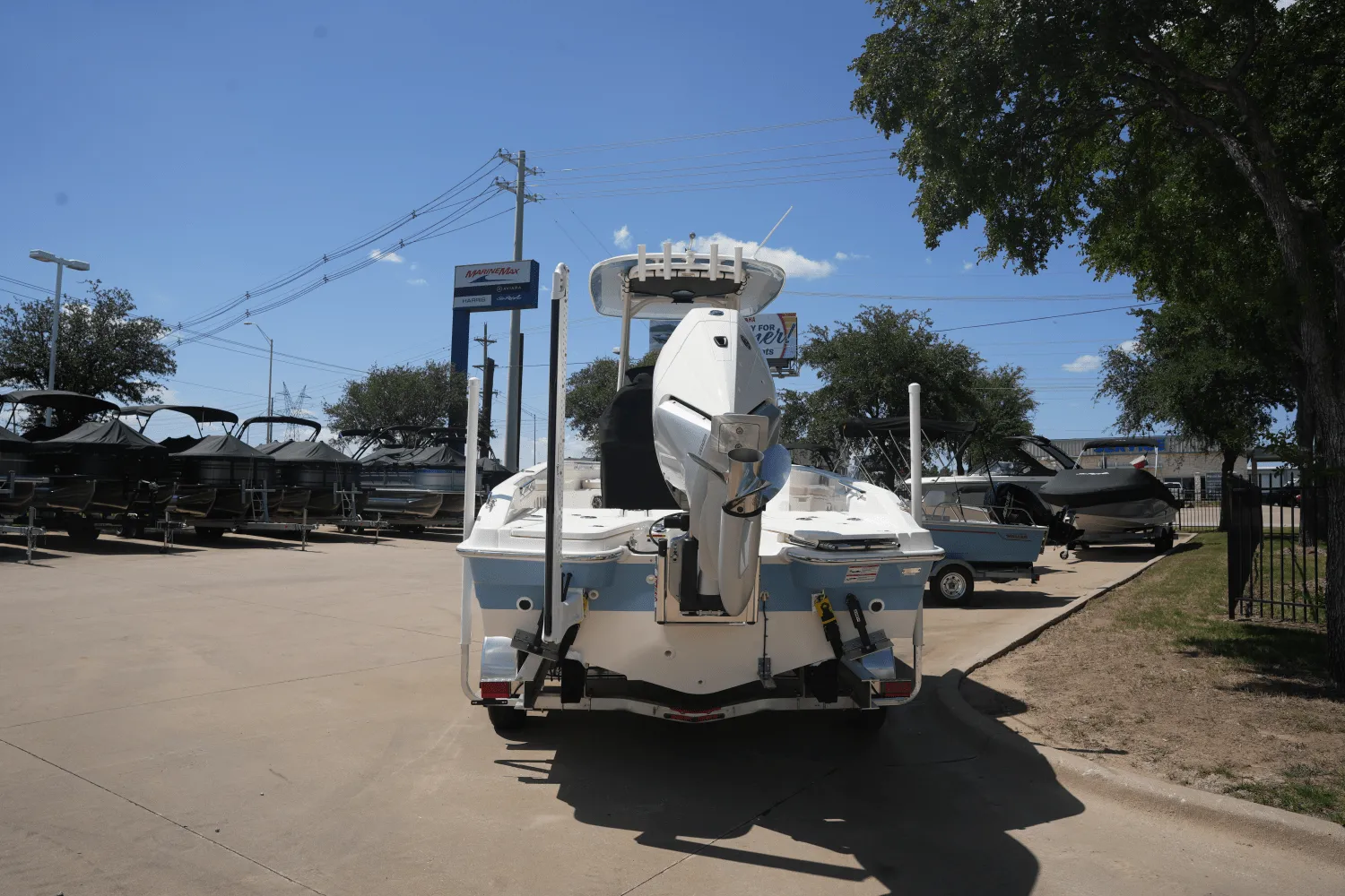 2025 Boston Whaler 250 Dauntless Image Thumbnail #3