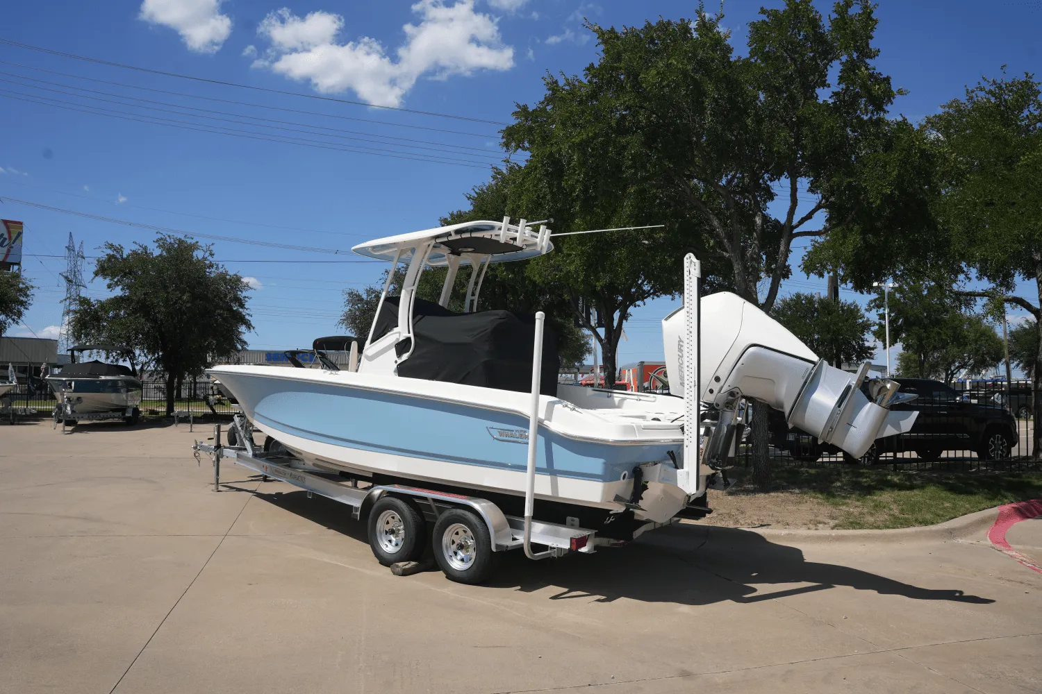 2025 Boston Whaler 250 Dauntless Image Thumbnail #2