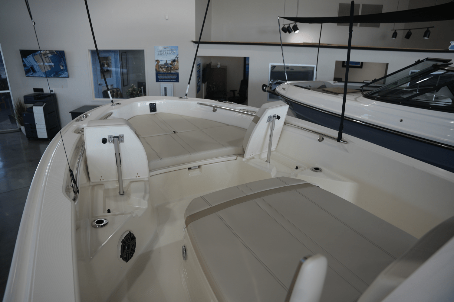 2025 Boston Whaler 250 Dauntless Image Thumbnail #15