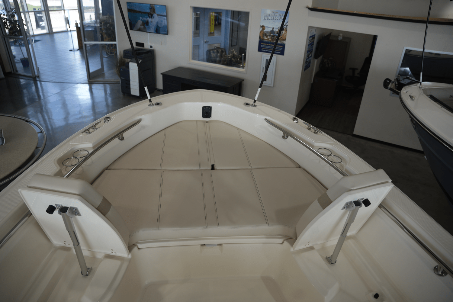 2025 Boston Whaler 250 Dauntless Image Thumbnail #17