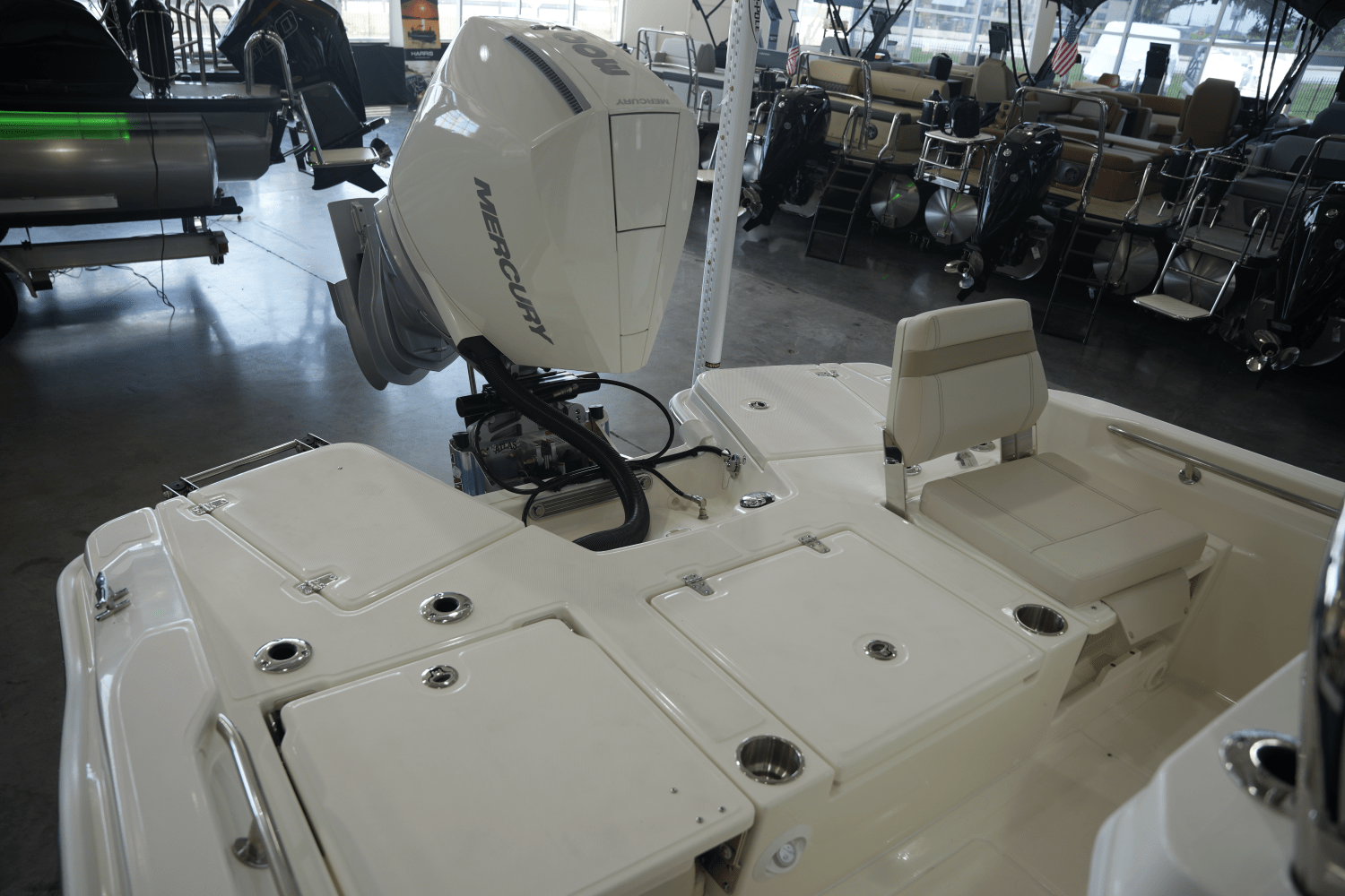 2025 Boston Whaler 250 Dauntless Image Thumbnail #6